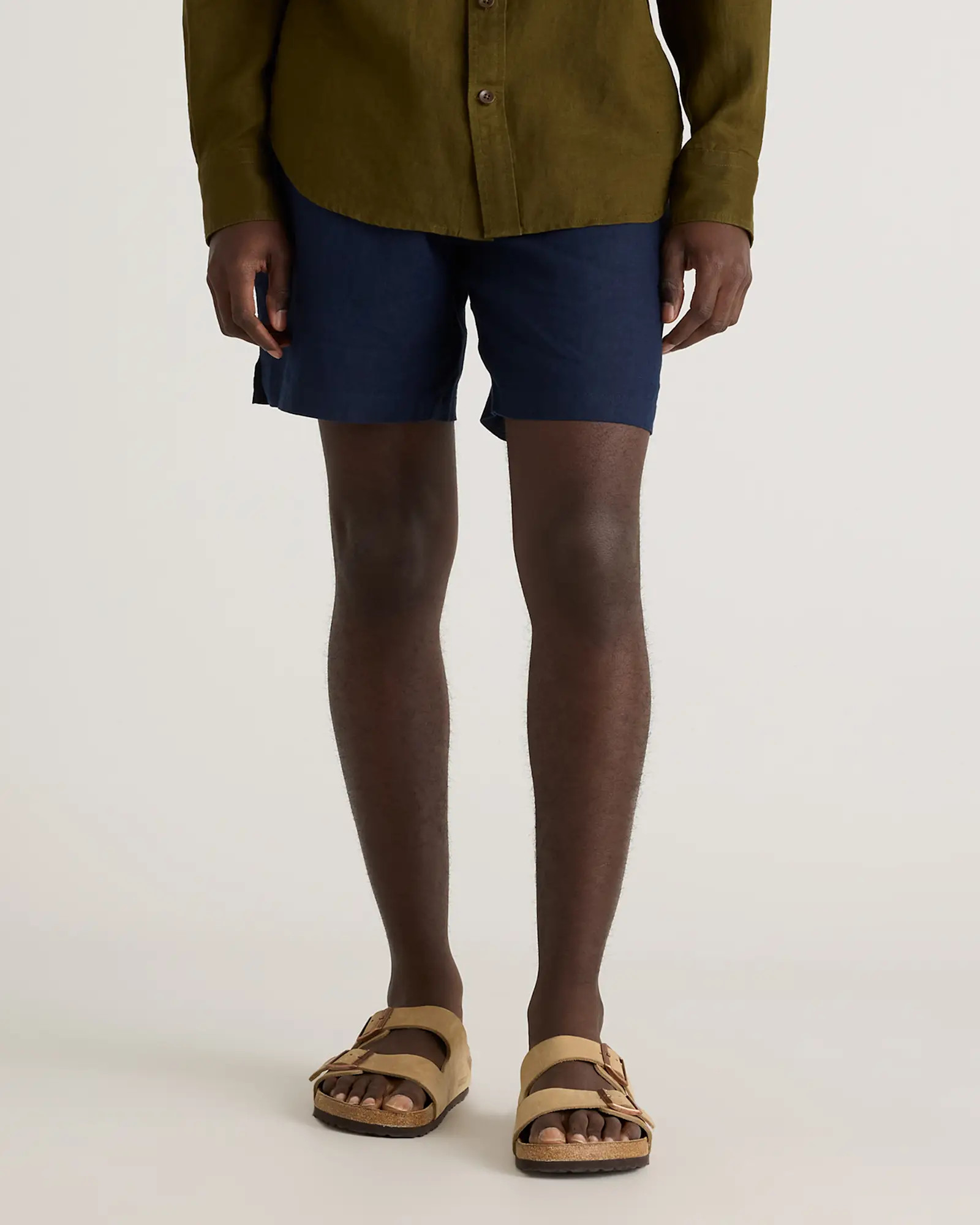 100% European Linen 7" Drawstring Beach Shorts in Deep Navy | Quince