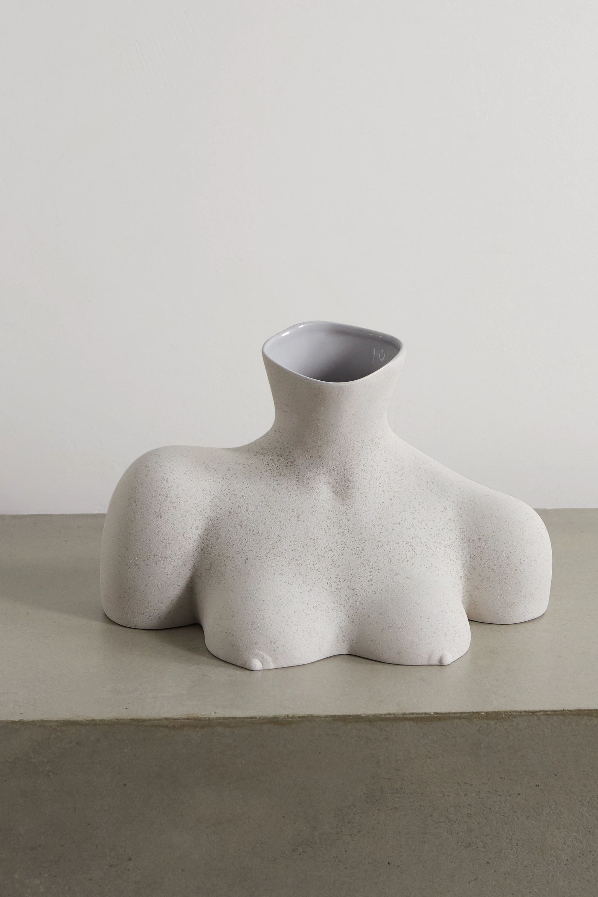 Weiß Breast Friend gesprenkelte Keramikvase | Anissa Kermiche | NET-A-PORTER | NET-A-PORTER (UK & EU)