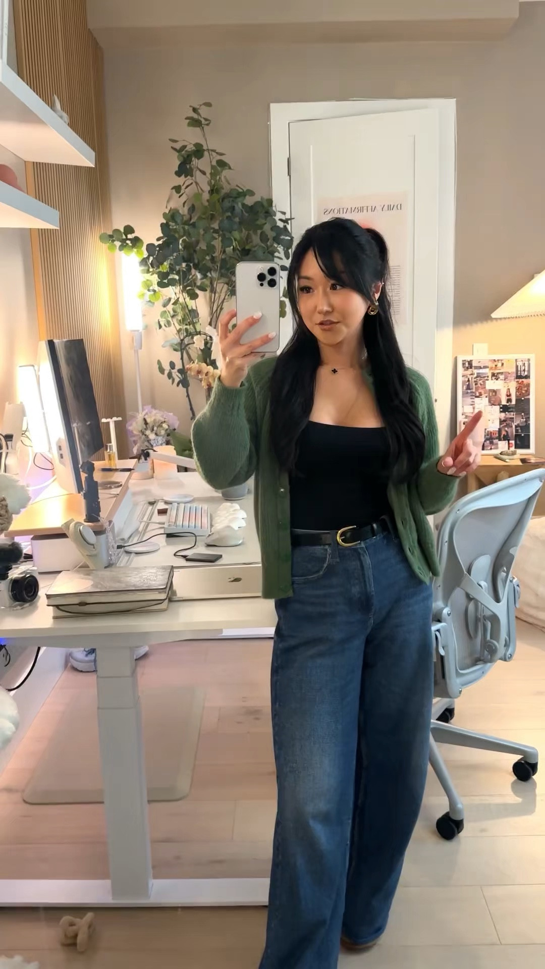 I’m 5’3 113lbs wearing size 24 in the ankle versionn