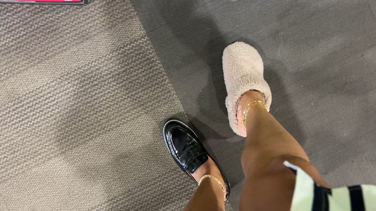 Where are all of my#CROC fans! Ugh, I’m obsessed! 
#slippers #fallvibes #homebody

#LTKFallSale #LTKStyleTip #LTKShoeCrush