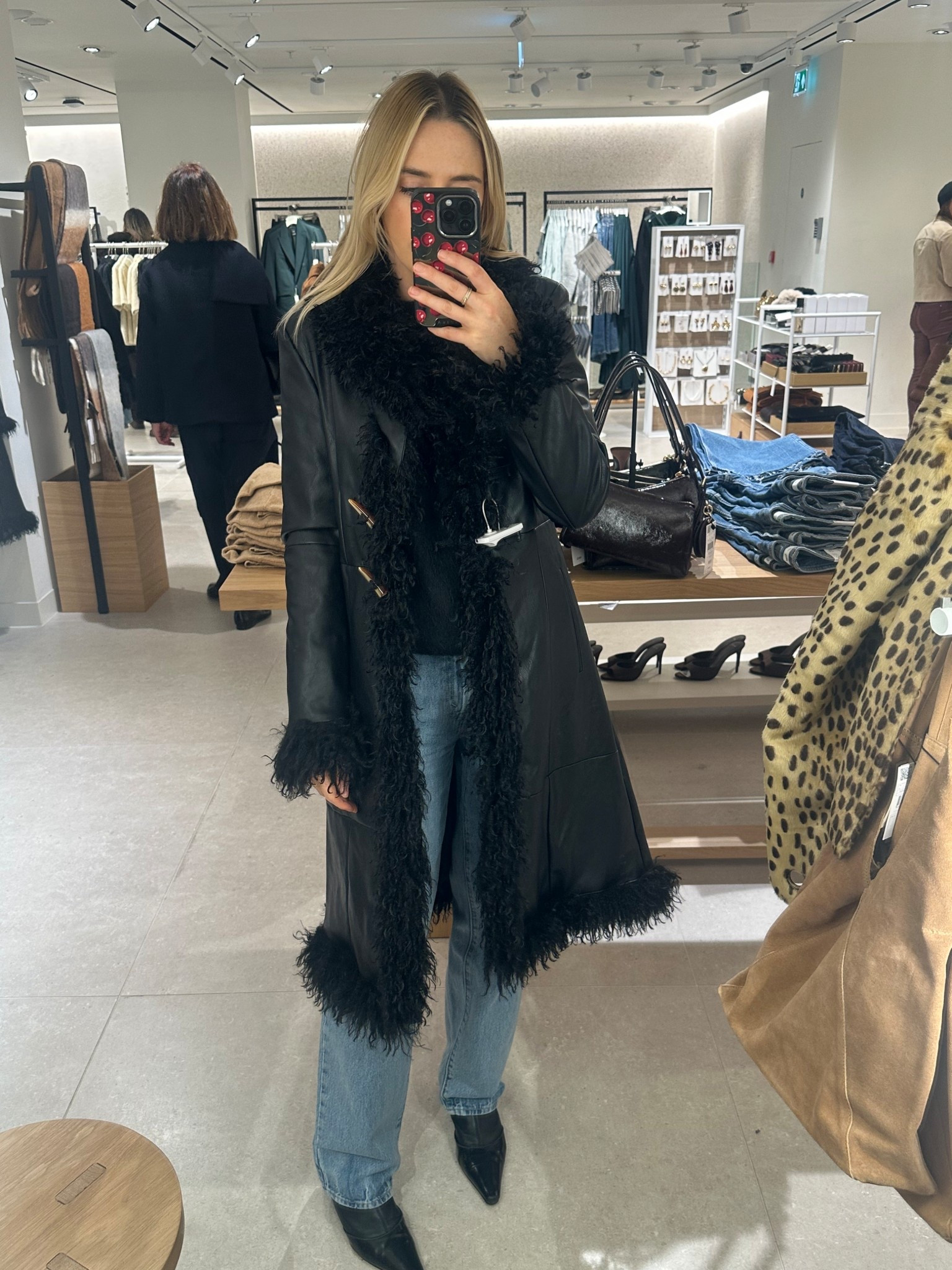 Loooove this fur/leather coat so much wearing an S 

#LTKeurope #LTKautumn #LTKfestive