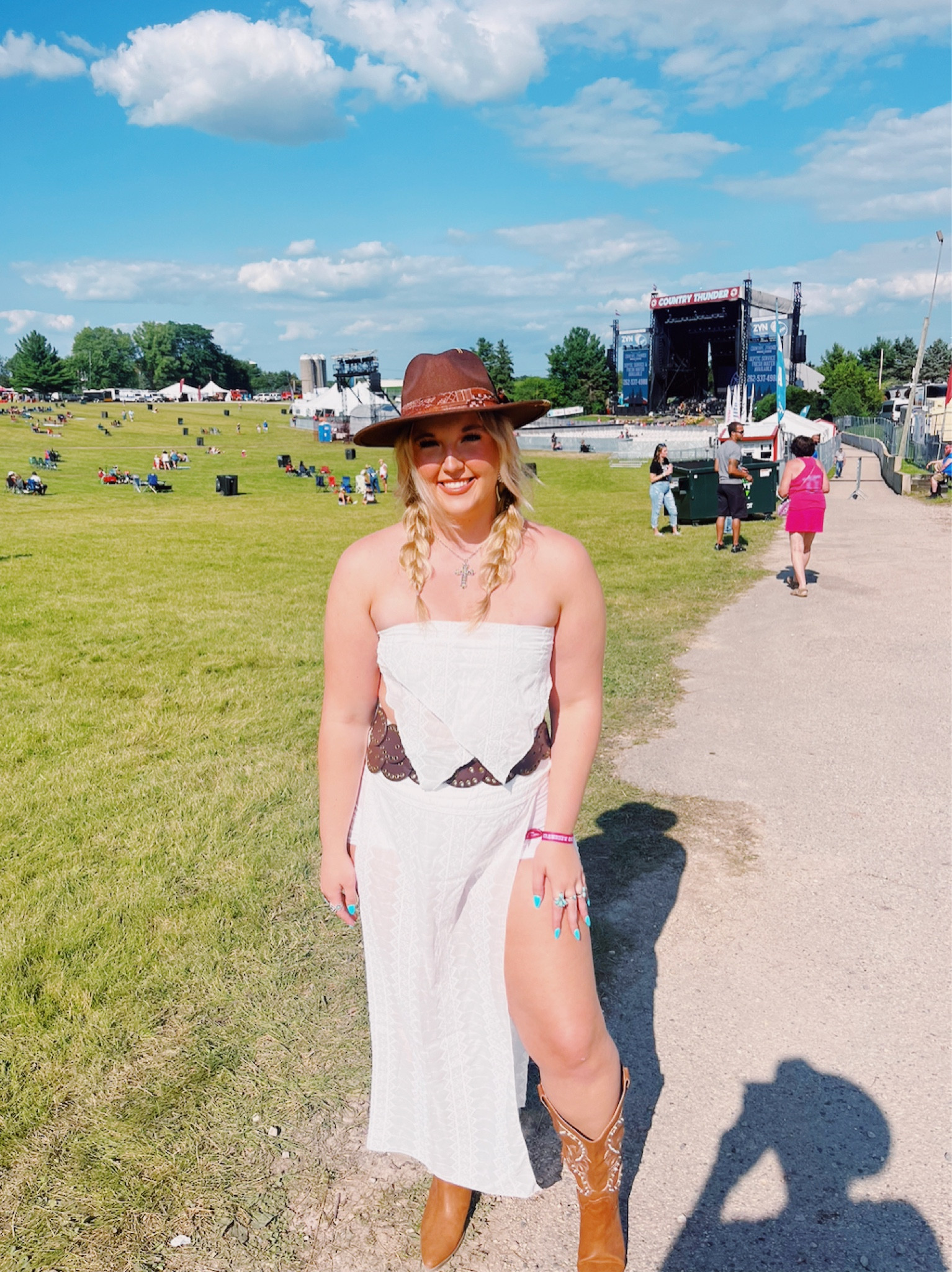 COUNTRY THUNDER DAY 2!!!🤠⚡️🤎✨🪩🌈

#LTKShoeCrush #LTKFindsUnder50 #LTKStyleTip