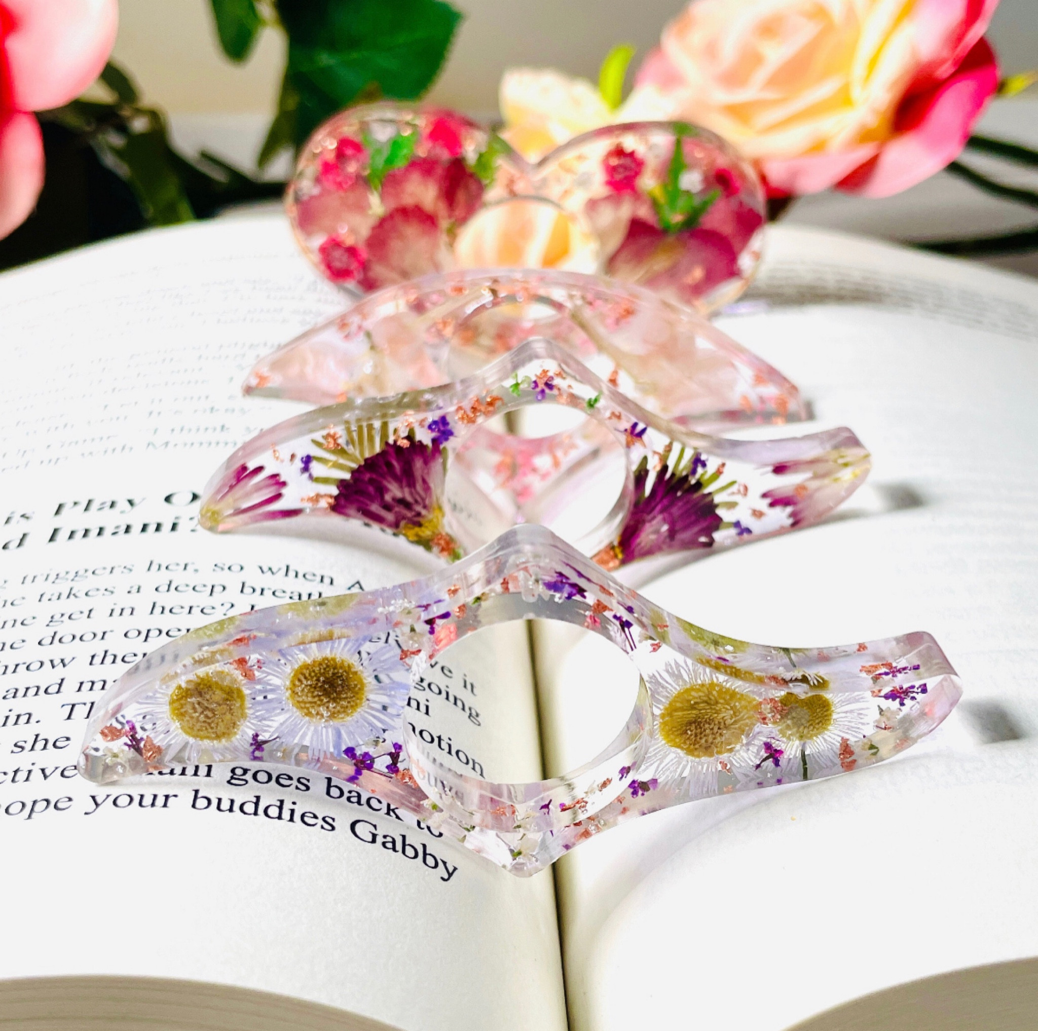Thumb Page Holder 

#LTKGiftGuide #LTKHolidaySale #LTKSeasonal