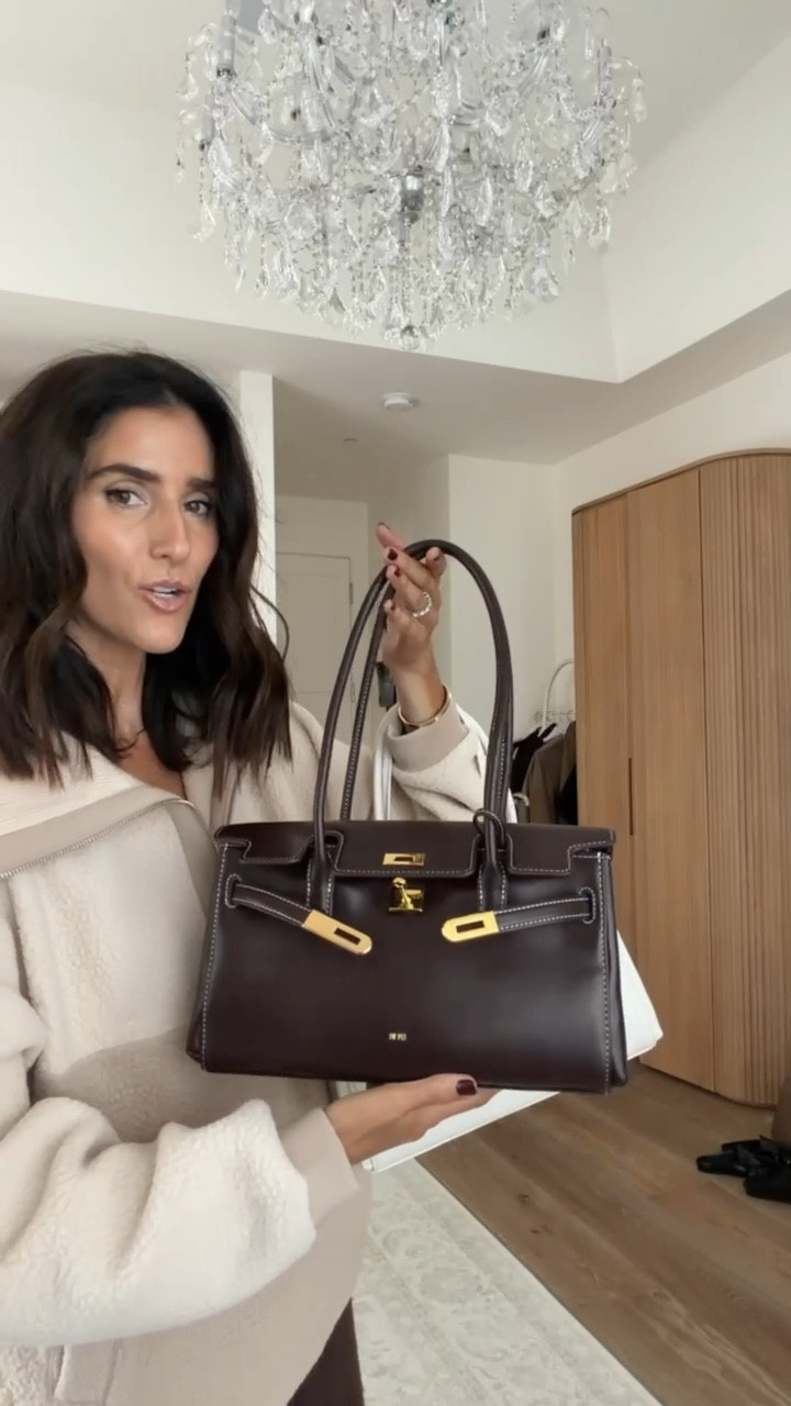 For anyone who is also handbag obsessed…. Girls this new arrival is soooo good! I love how soft it is, the style, functionality and size. 
I’m  just shy of 5-7” wearing the size small sweatshirt. #amazon #handbag #giftidea #stylinbyaylin #aylin #varley #bag

#LTKgrwm #LTKGiftGuide #LTKHoliday