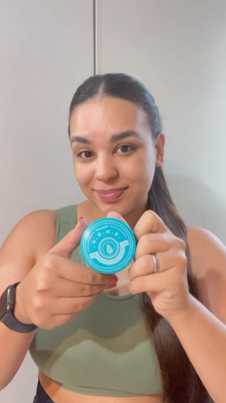 Arrume se comigo para treinar.

Usei o SHRP: Creme de proteína vegana, é um tratamento sem enxágue desenvolvido especialmente para cabelos frágeis e quimicamente danificados. Formulado com Proteína do trigo, Pantenol e Extrato de Alecrim, age reforçando a estrutura capilar, mantendo a hidratação e selando os fios.

#LTKbrasil #LTKdicadeestilo #LTKbeleza