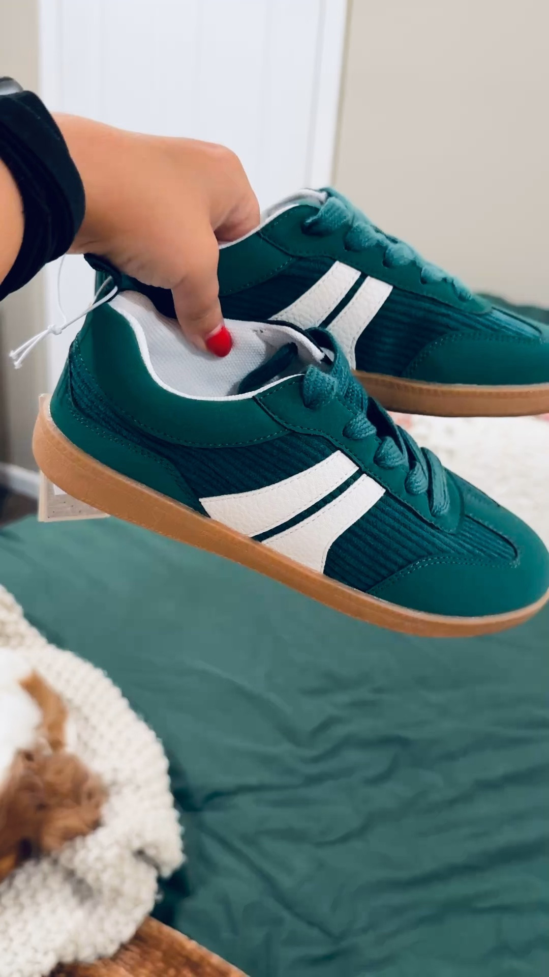 Gap sneakers for kids!

sneakers: fit true to size // wearing a 2 

 