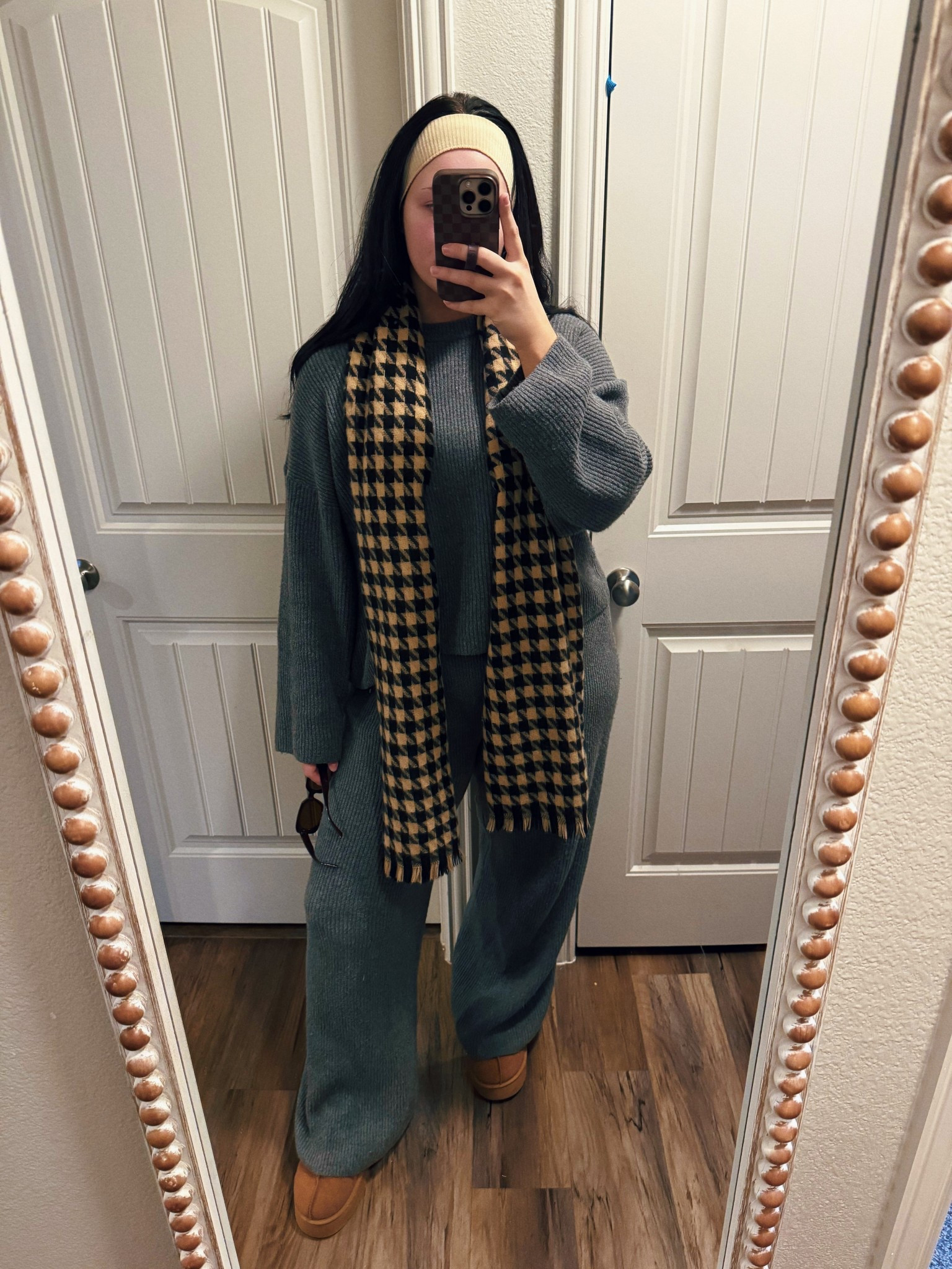 Top and bottoms are from last years CashSoft collection, this is SUCH a soft material. If you’re under 5’7 I’d recommend the petite length bc they run long!

#LTKMidsize #LTKCyberWeek #LTKSaleAlert