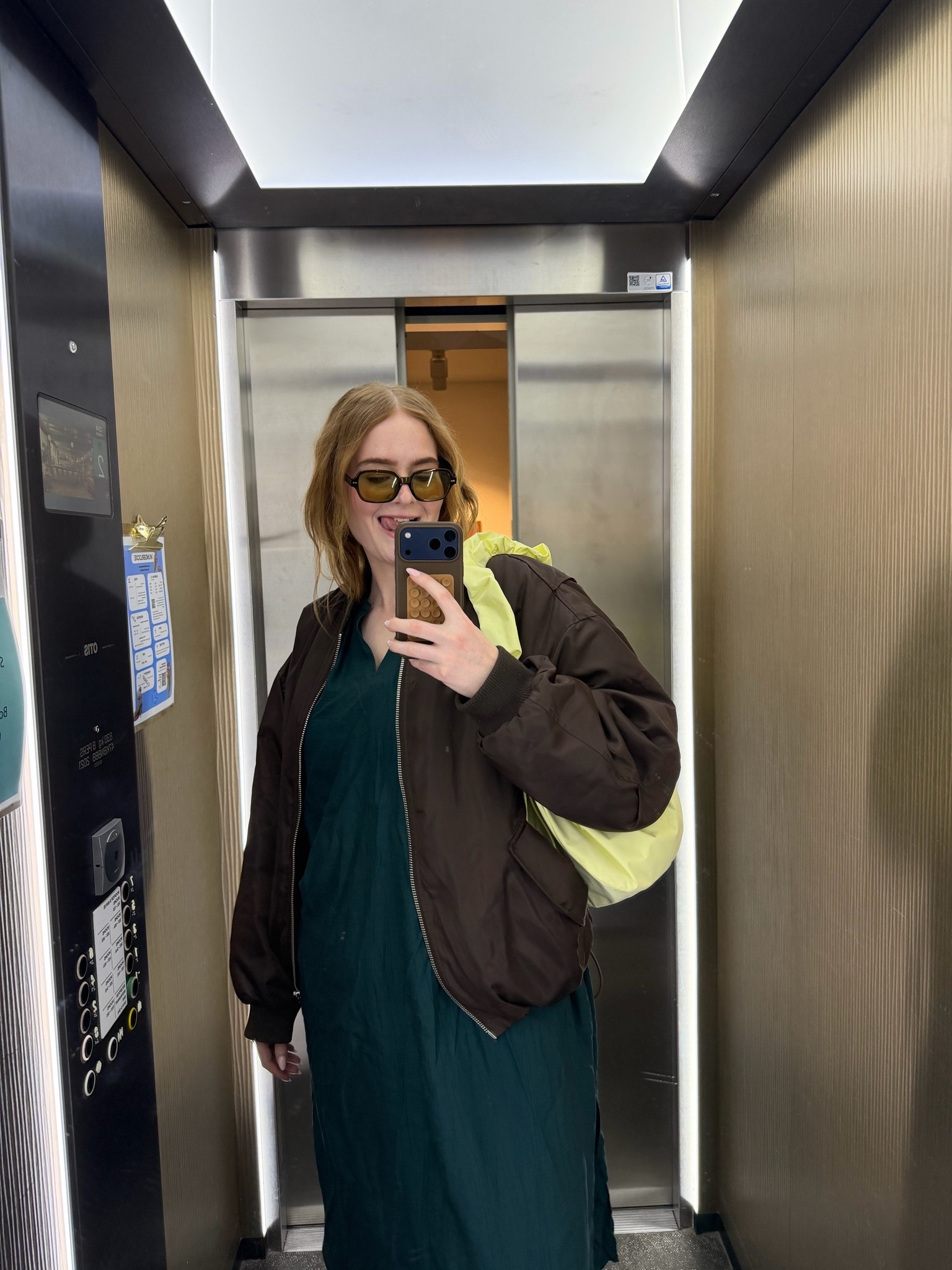 Braune Bomber Jacke

#LTKdeutschland #LTKmidsize #LTKeurope
