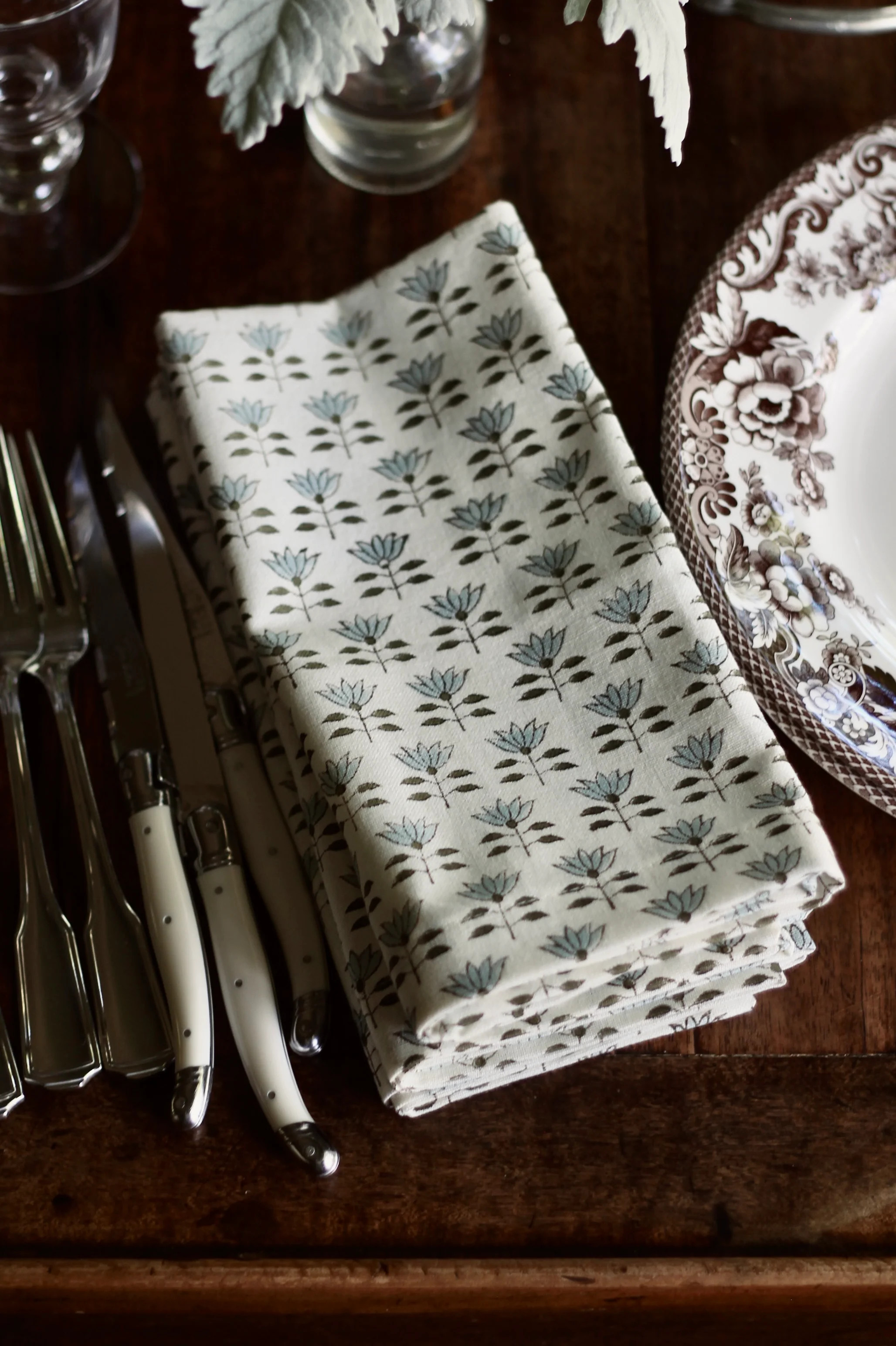 Mone' Napkins, English Blue & Walnut | JSH Home Essentials