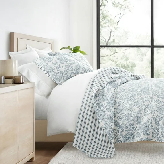 Lightweight Reversible Quilt Sets in Dusk Blue Jacobean Patterned Coverlet for Full/Queen Size Be... | Walmart (US)