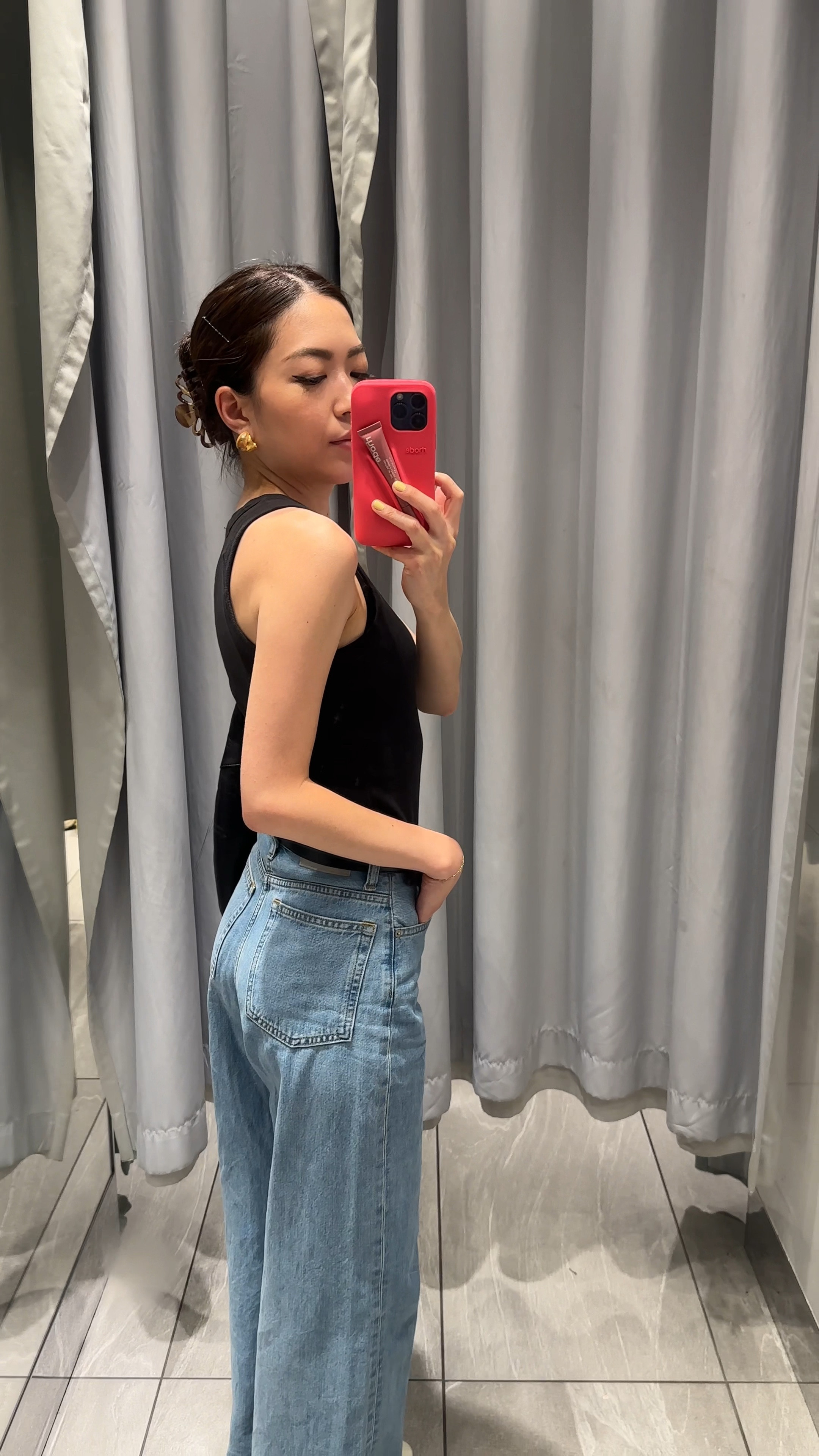 casual outfit check 💙 black tank: argent, wide leg jeans: everlane, white shoes: everlane, black sling bag: free people

#LTKItBag #LTKVideo #LTKStyleTip