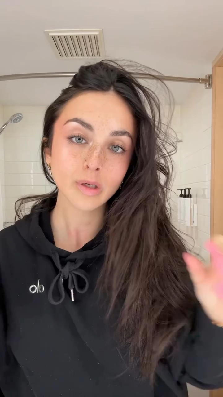 There’s nothing I love more then a cute basic but chic outfit from aritzia!!💓 @Aritzia 

These will be linked in my bio in -> LTK 💁🏽‍♀️

#aritzia #aritziastyle #fashion #coolgirls #grwmoutfit 

#LTKcanada #LTKpetite