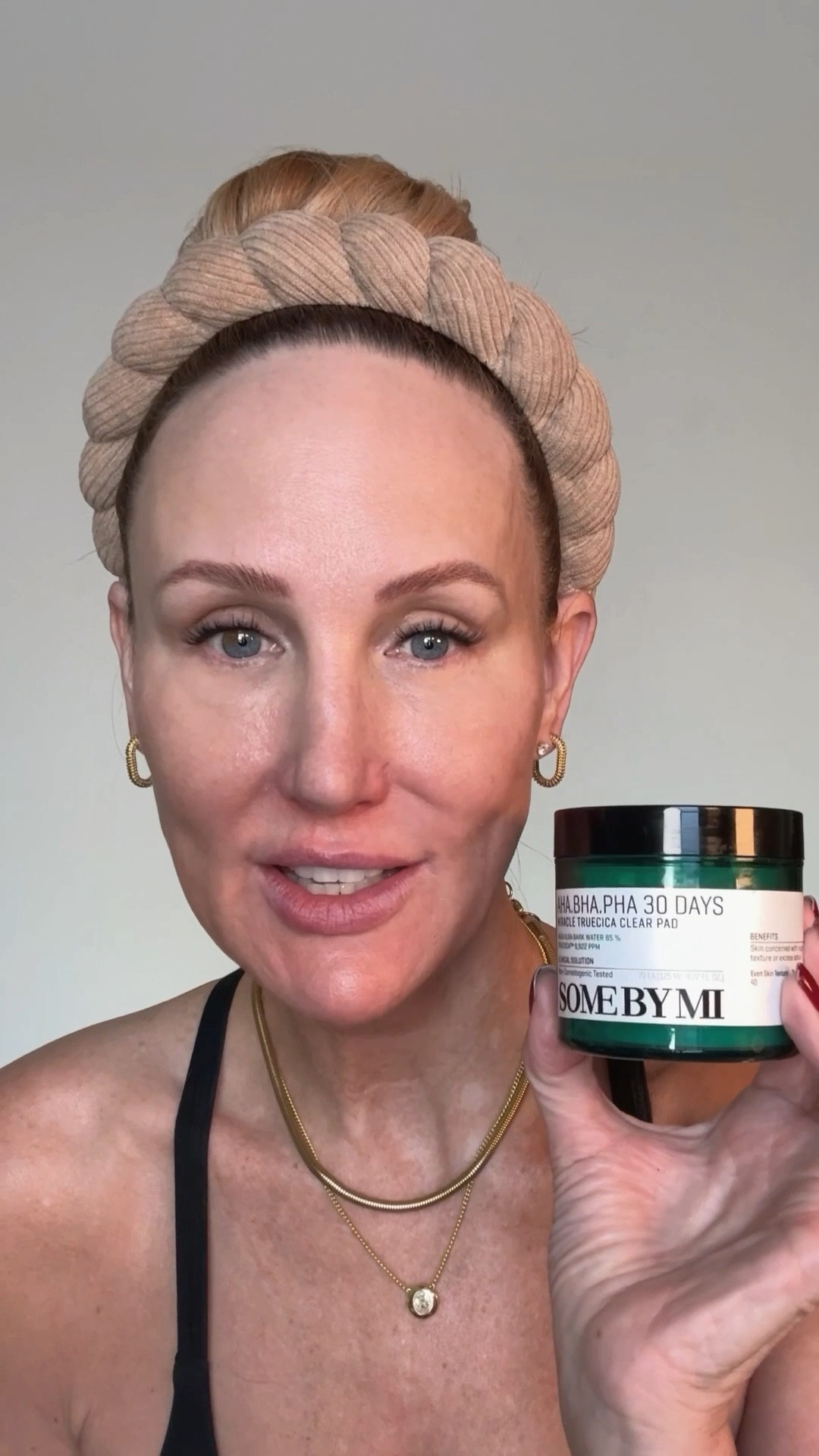 Skin exfoliation becomes even more important as we age! 

#exfoliation #skincare #skincareover40 #antiagingskincare #koreanskincare 