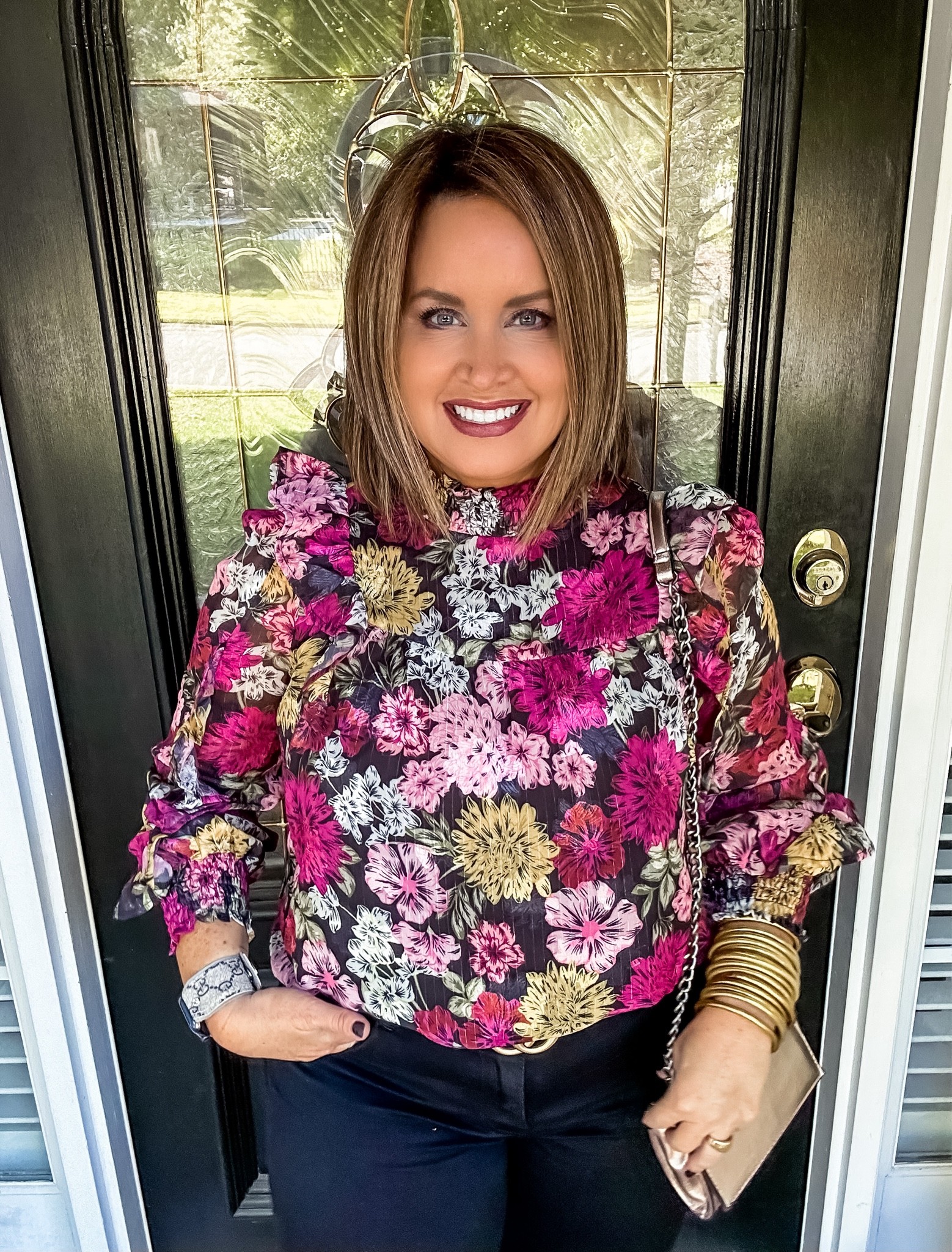 Avara top - true to size (medium)
Black skinny jeans - size up if in between sizes 

Use code LAURA15 for 15% off my top, jeans, necklace, purse & boots - code good for 72 hours only (even for existing customers who have used the code before can use it!!)

#LTKshoecrush #LTKcurves #LTKunder50