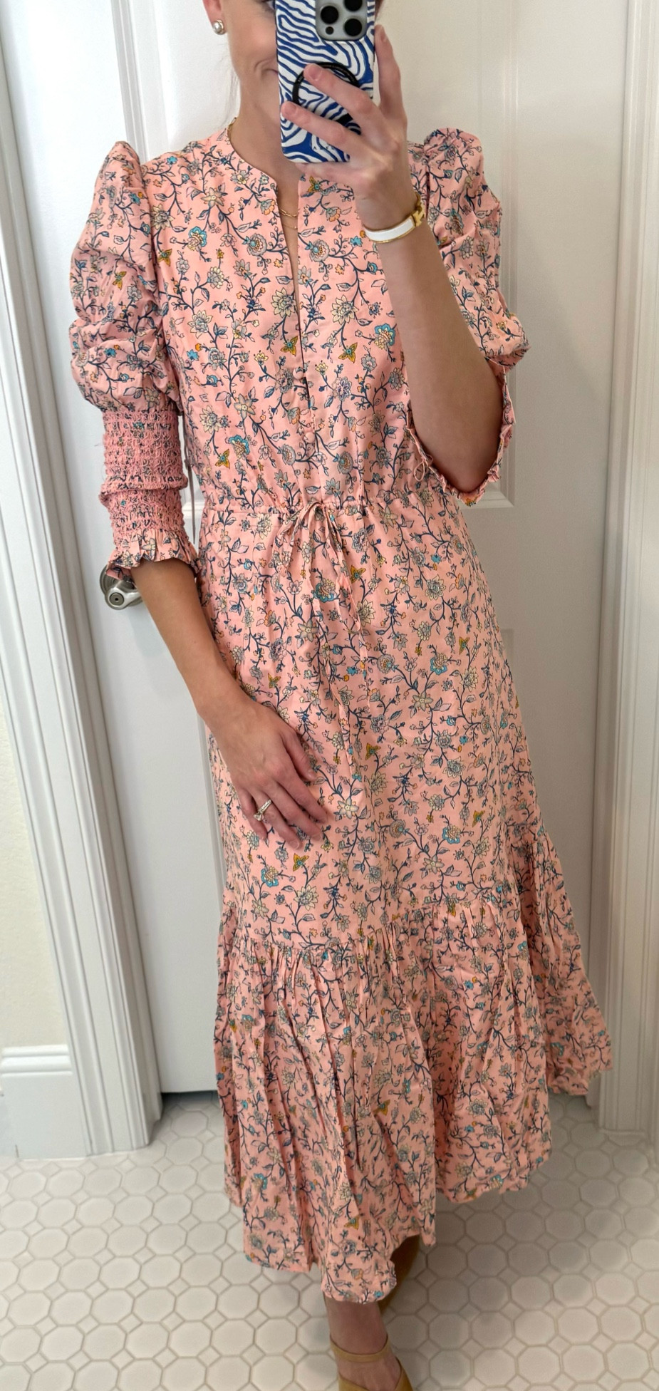 More family photo outfit inspo! This is great if you want less of a fall color scheme & more of a year around color! Comes in sizes XXS-XXL! Fully stocked! Would also be a great look for newborn pictures for a baby girl!! 