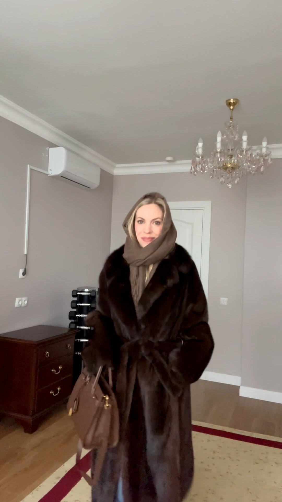 Brown fur coat, chocolate brown fur coat, chocolate brown leather gloves, Levi’s ribcage ankle jeans, dark brown lug sole boots, winter fashion 

#LTKgrwm #LTKShoeCrush #LTKFindsUnder100