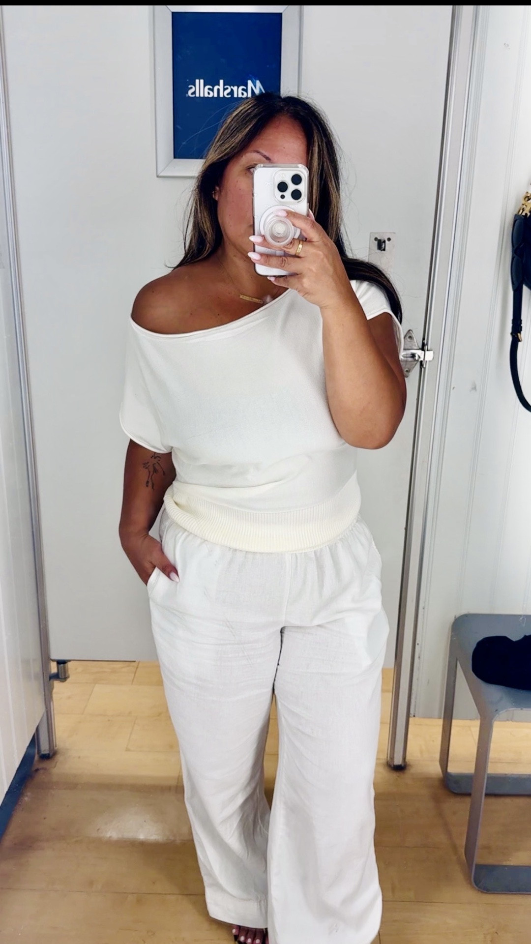 A little dressing room browsing at Abercrombie & Marshall’s 🤍🛍️