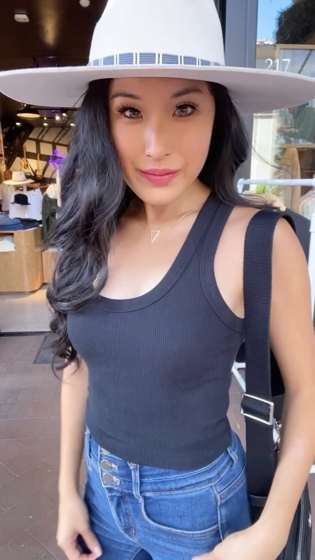 I love a good hat especially when it comes to Brixton! There is a new Brixton shop in Newport Beach, CA at Fashion Island! 

My two hats are the Leigh Felt Fedora in the dive color (adjustable hat band) and the fiddler cap in moss! Pair this with any fall outfit and you are set for a fashionable day!
#hats #hatstyle #brixton