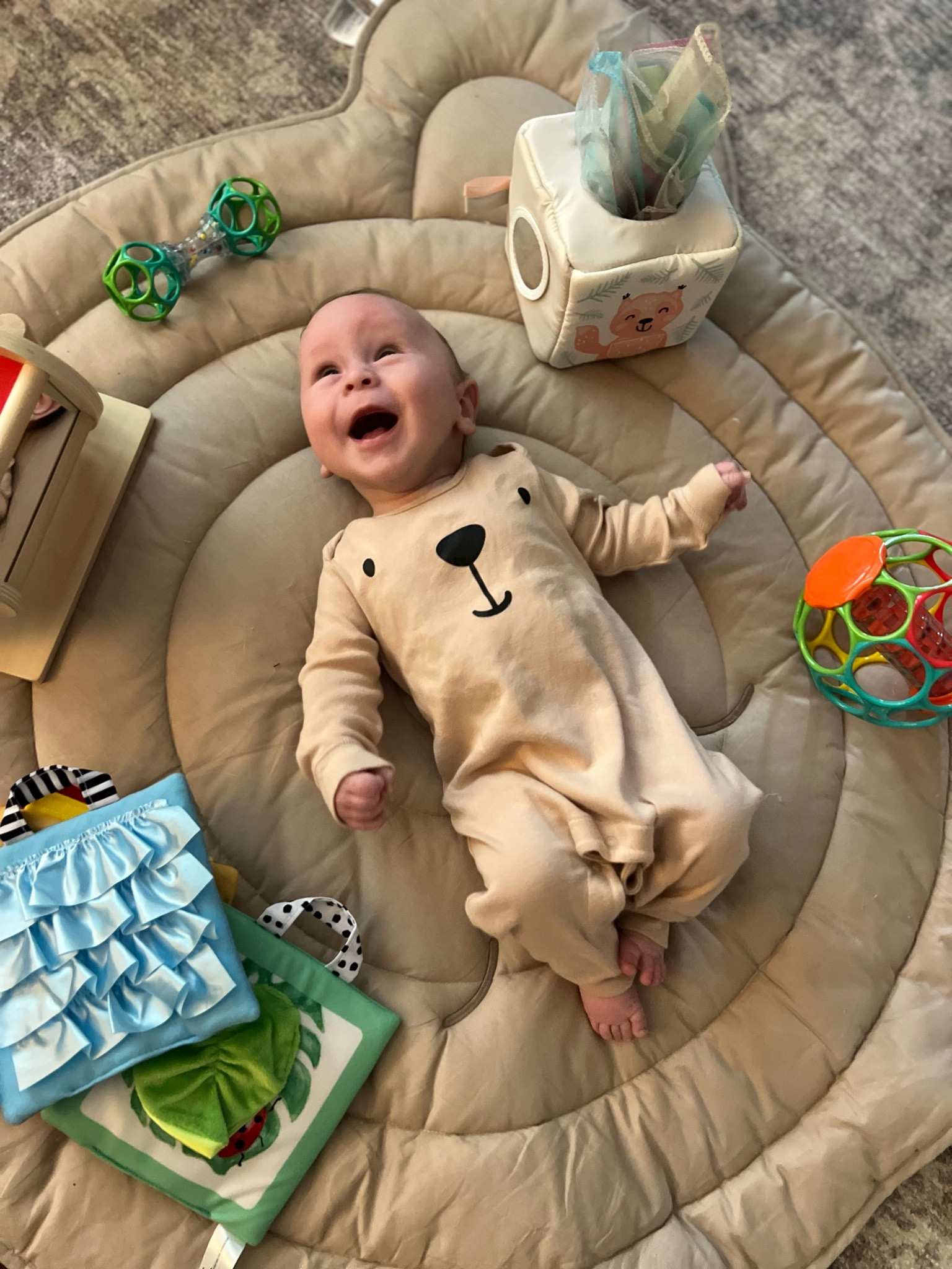 Developmental toys for three months! Anything to encourage rolling, grasping, and mental stimulation! All super affordable on Amazon 🤍💯 

#Babytoys
#Developmentaltoys