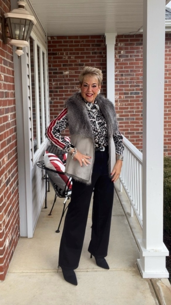 Flex Denim
High Waist Denim
Black Jeans
Pull On Jeans
Faux Suede Fur Vest