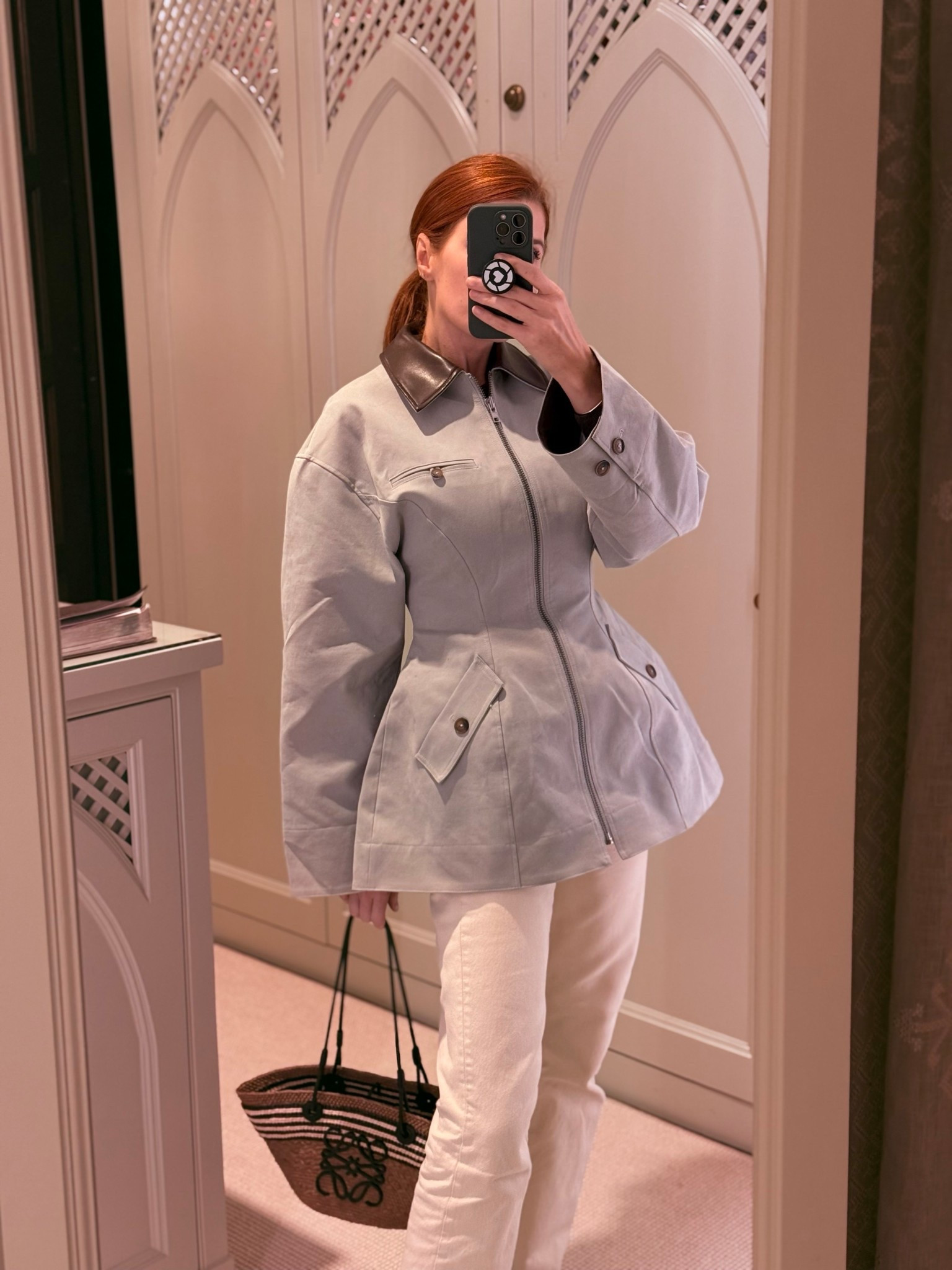 My chic uniform for a full workday at HQ. This jacket does all the heavy lifting - the tailoring is so elevating and defines the waist in the best way. 

Sizes are going fast so run🏃‍♀️