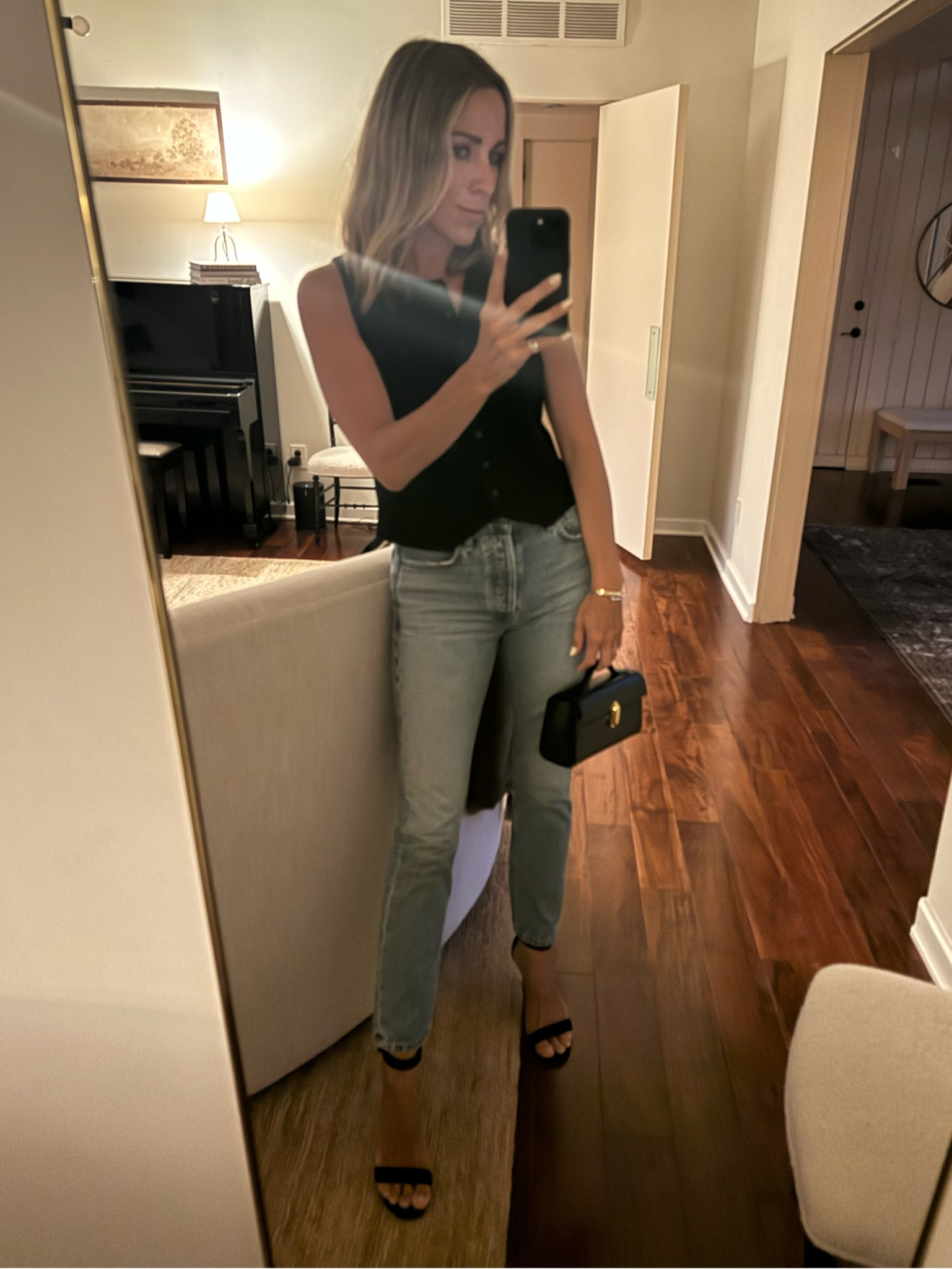 Out and about 

#LTKParties #LTKItBag