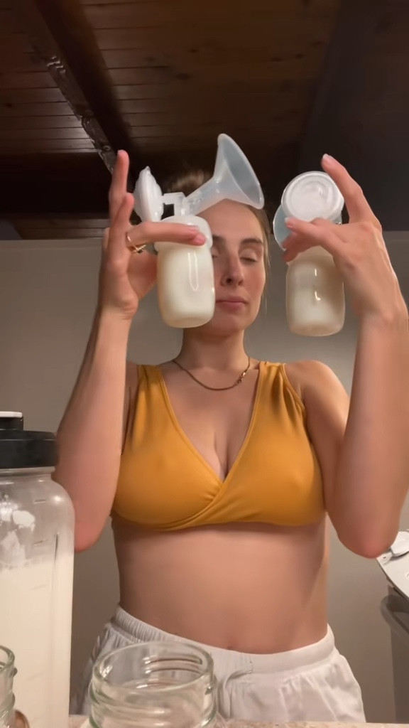 Just an exhausted mama who is COMMITTED to never missing a night pump! 🫶🏼🍼🤱🏼 I love my spectra pump and I really attribute my oversupply to consistency with such an amazing pump. #pumpingmom #increasemilksupply #breastfeeding #breastfed 