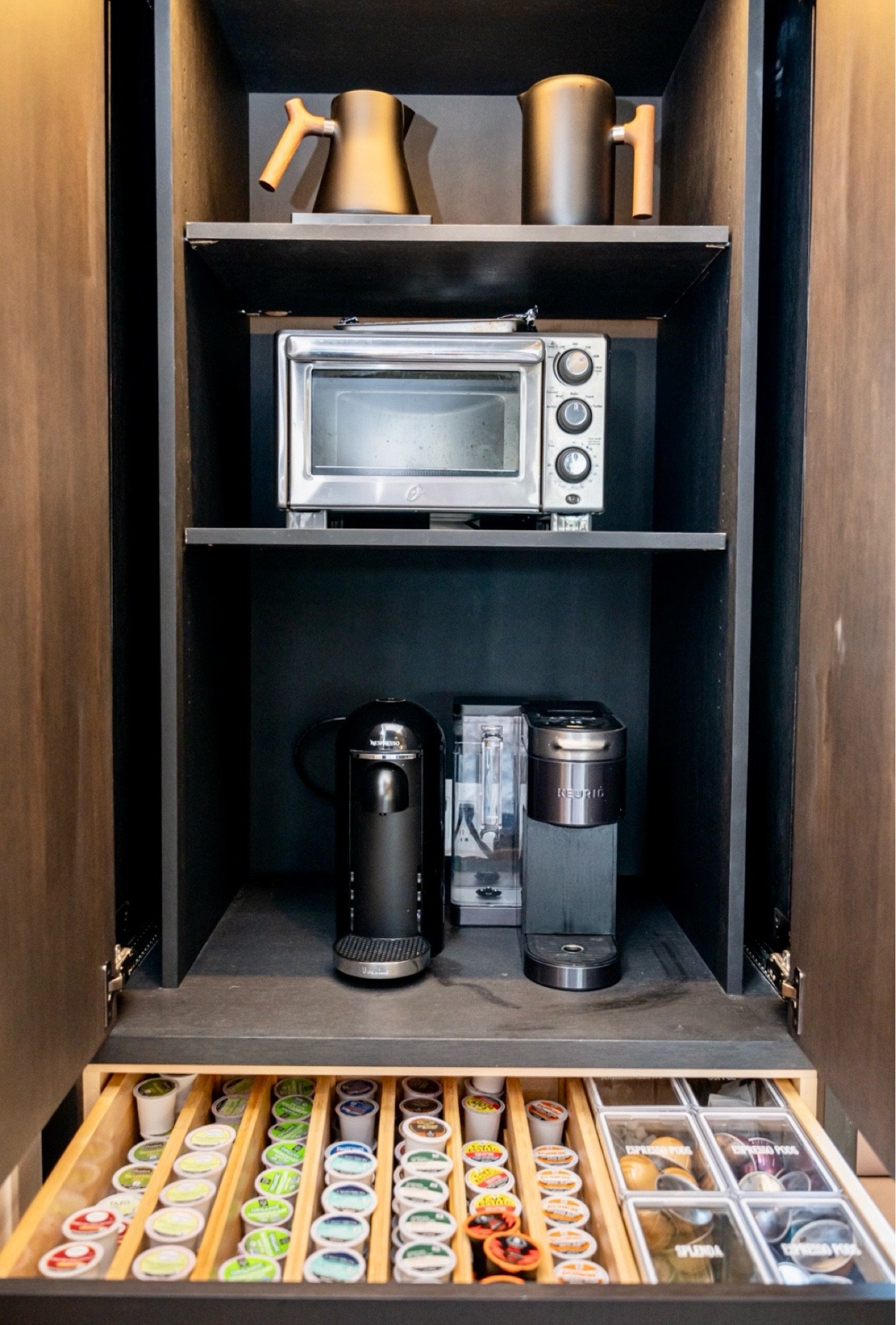 Fully stocked coffee and tea zone at the Radiant Ridge project! 



Coffee organization, coffee corner, pantry organization 

#LTKHome #LTKFindsUnder50 #LTKFamily