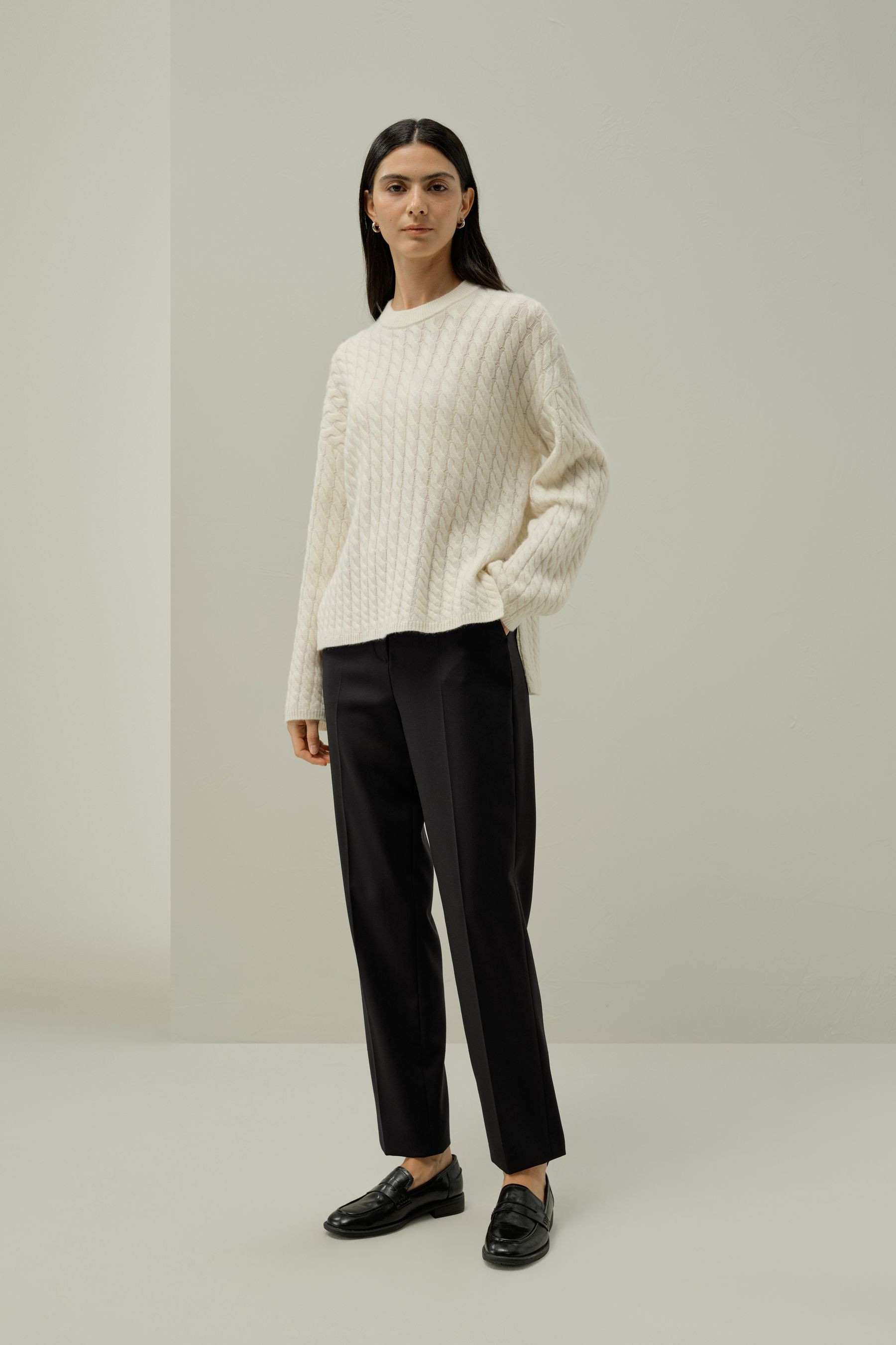 Round-Neck Cable-Knit Cashmere Sweater | LILYSILK