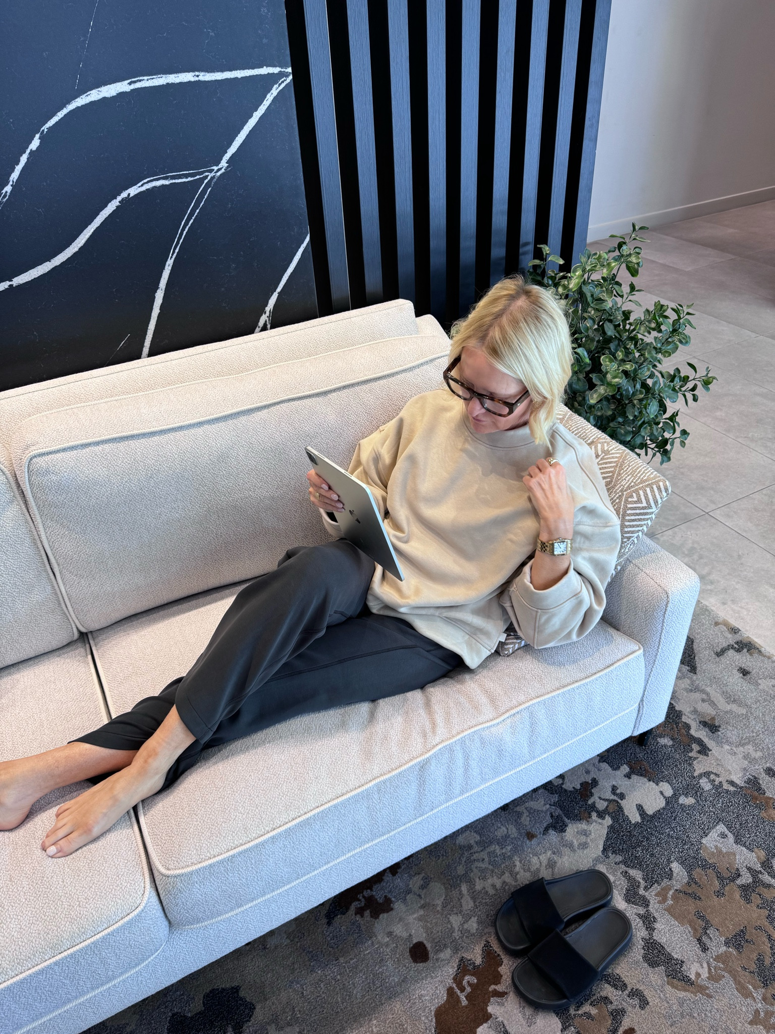 Lounging in my favourite lululemon outfit.  Warm, cosy and breathable.  Just perfect.💫✨