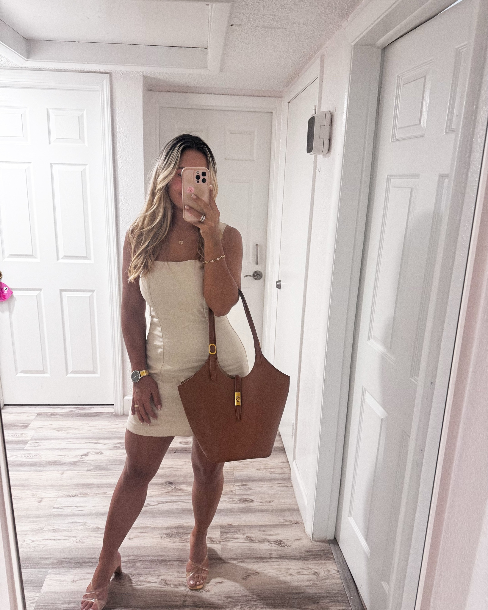 Closing ootd 🤍