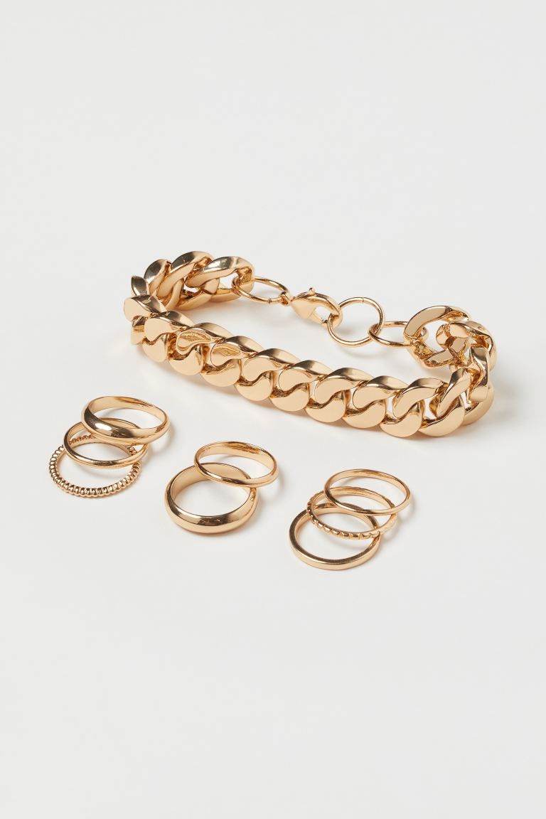 Bracelet and rings | H&M (UK, MY, IN, SG, PH, TW, HK)