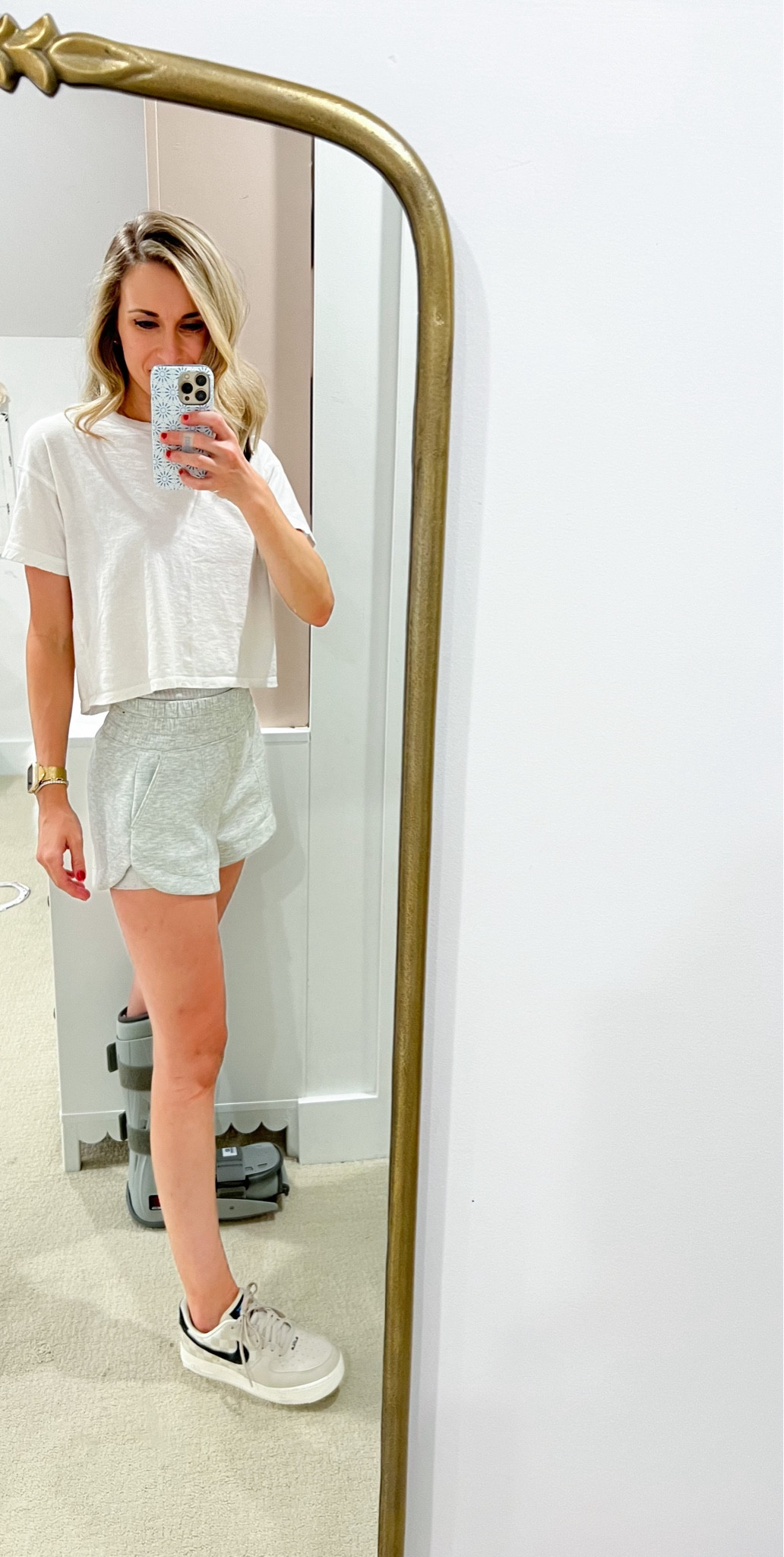 Today’s ultra cozy outfit… sorry I can’t link the boot 😂

Shorts are TTS but size up if between sizes!

Shoes are sold out everywhere but I found them on a couple good third party sites! TTS wearing a woman’s 7.5.



#LTKFindsUnder50 #LTKStyleTip #LTKActive