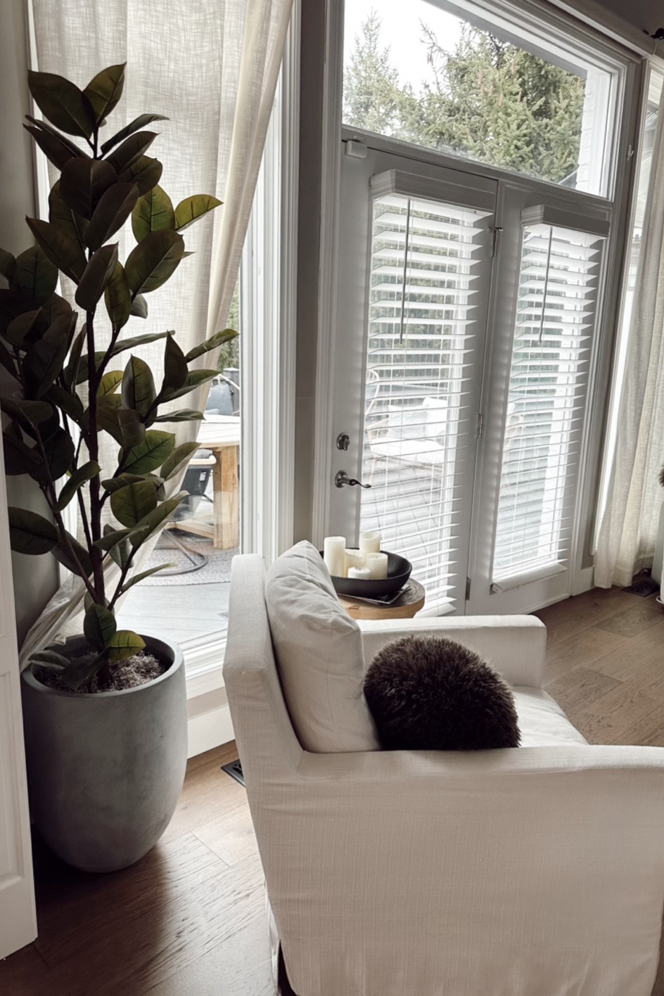 One of my favorite little corner nooks 

Home decor 
Home 
Cozy 
Spring style 
Living room 

#LTKSeasonal #LTKhome #LTKstyletip