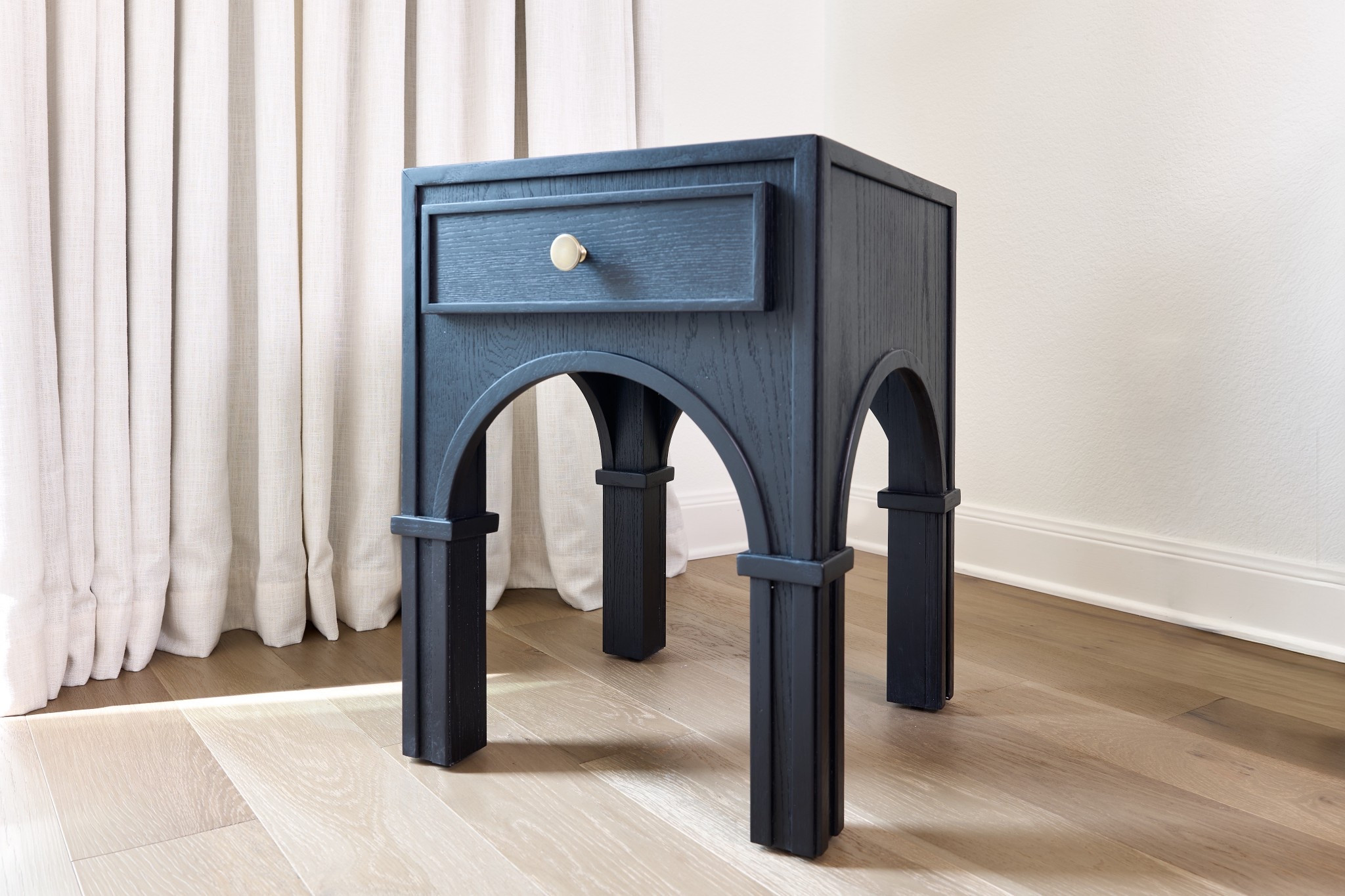 How I styled this bedroom corner…

Started with this beautifully detailed accent table.

Bedroom
Accent table
Hernest


#LTKHome