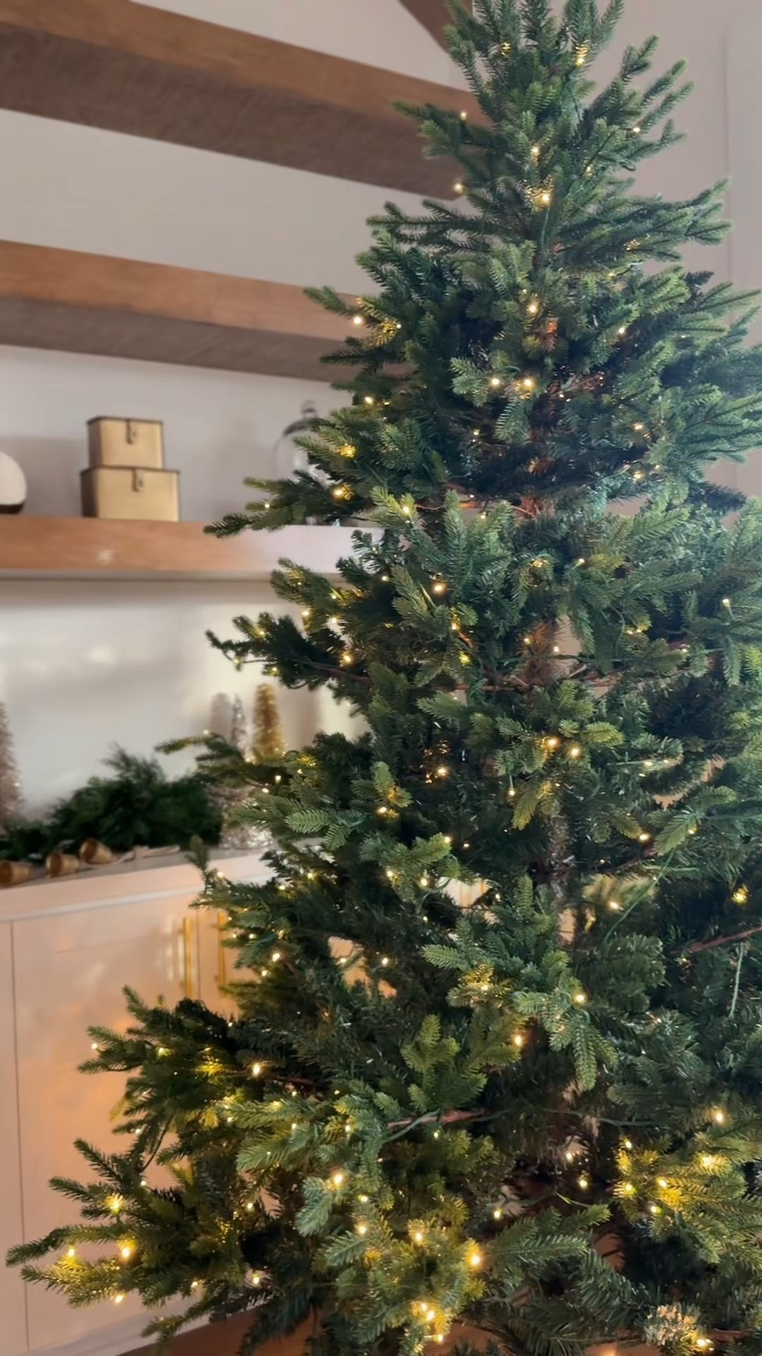 It’s November 1st so that means it can officially be Christmas decorating time!!

Faux Christmas tree, artificial Christmas tree with lights, Christmas garland, faux garland, neutral Christmas decor, gold Christmas trees, gold Christmas decor, Christmas bells, velvet Christmas ornaments, flocked Christmas ornaments, Christmas decor ideas, Christmas decor inspo, Christmas decor inspirations, transitional Christmas decor, prelit Christmas tree, Christmas shelf decor, Christmas shelf decorating, viral Home Depot Christmas tree, viral Christmas tree 




#LTKHoliday #LTKHome #LTKSaleAlert