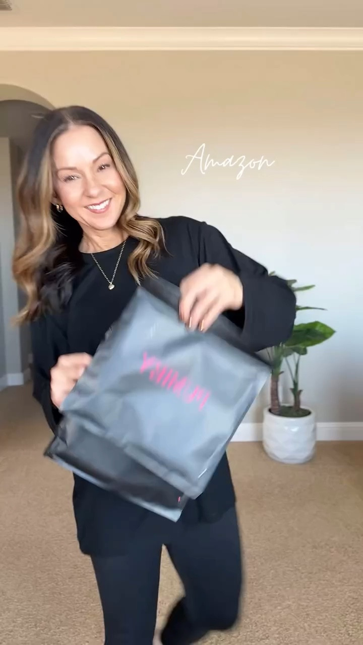 Must have winter capsule wardrobe staple - Slim fit double lined long sleeve tee perfect for laying, work, athleisure, travel… @pumiey.us

For reference: I’m 5’1”, 109lbs
XS long sleeve in black, tiramisu, and latte.
Trousers XS short, bootcut pants leggings XS 29", cropped jacket XS, my exact sweater blazer is sold out, linked similar one

Workwear inspo  neutral fashion  fall fashion  fall layers  seasonal style  wide leg trousers  bootcut pants  flats  sneakers  EverydayHollyy

#LTKWatchNow #LTKStyleTip #LTKWorkwear