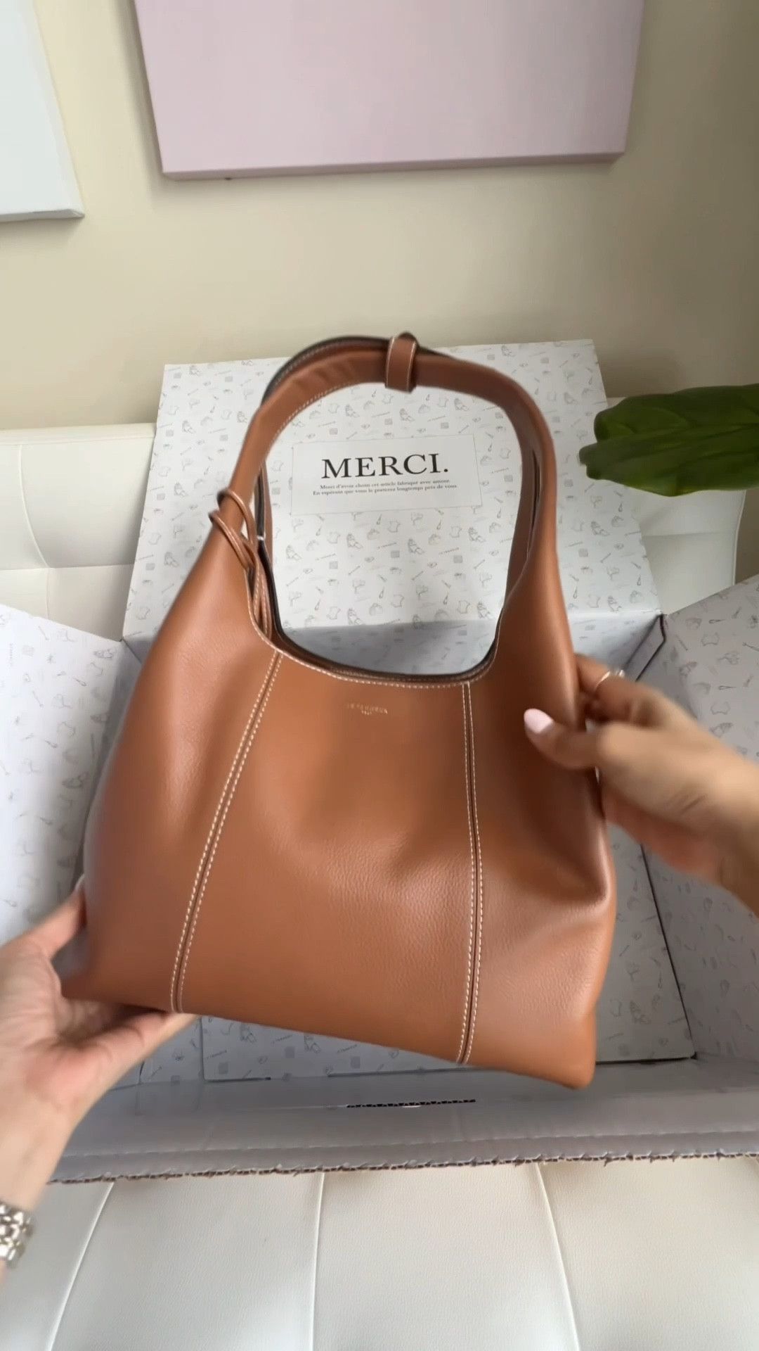 Unboxing Le Tanneur Juliette medium shoulder bag in Brown Tan

#LTKbag #LTKstyletip #LTKcanada