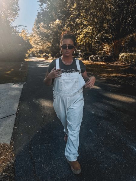 I took a L in the shirt and an XL in the overalls so they’d be extra oversized and baggy. Uggs are TTS but I size up so I can wear thick chunky socks with them!



#LTKfindsunder50 #LTKSeasonal #LTKstyletip