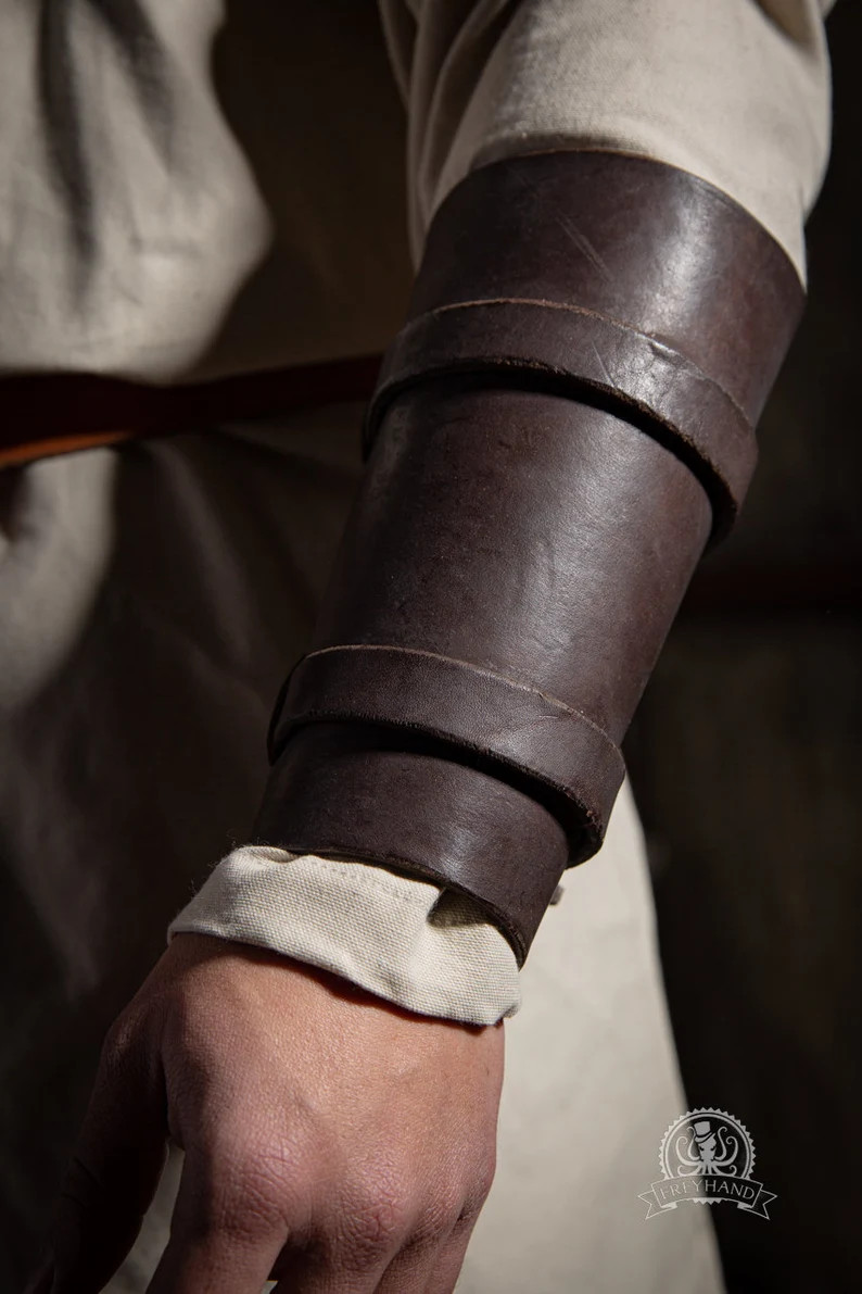 Leather Bracers Bonas Brown - Etsy | Etsy (US)