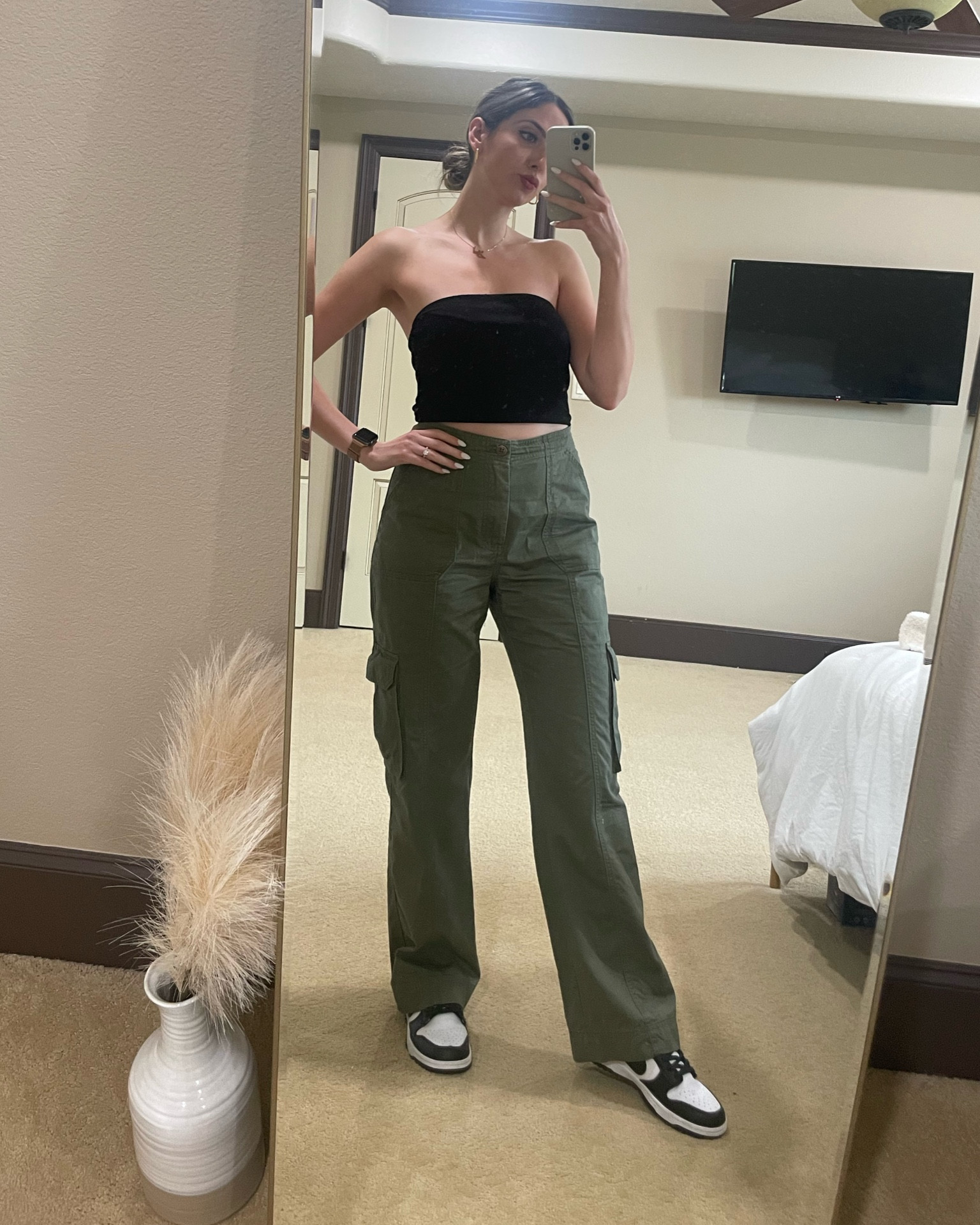 Been loving cargo pants lately 🫢 these are from Abercrombie and love the way they fit!

Size: 27 (4r)

#abercrombie #cargopants 

#LTKunder100