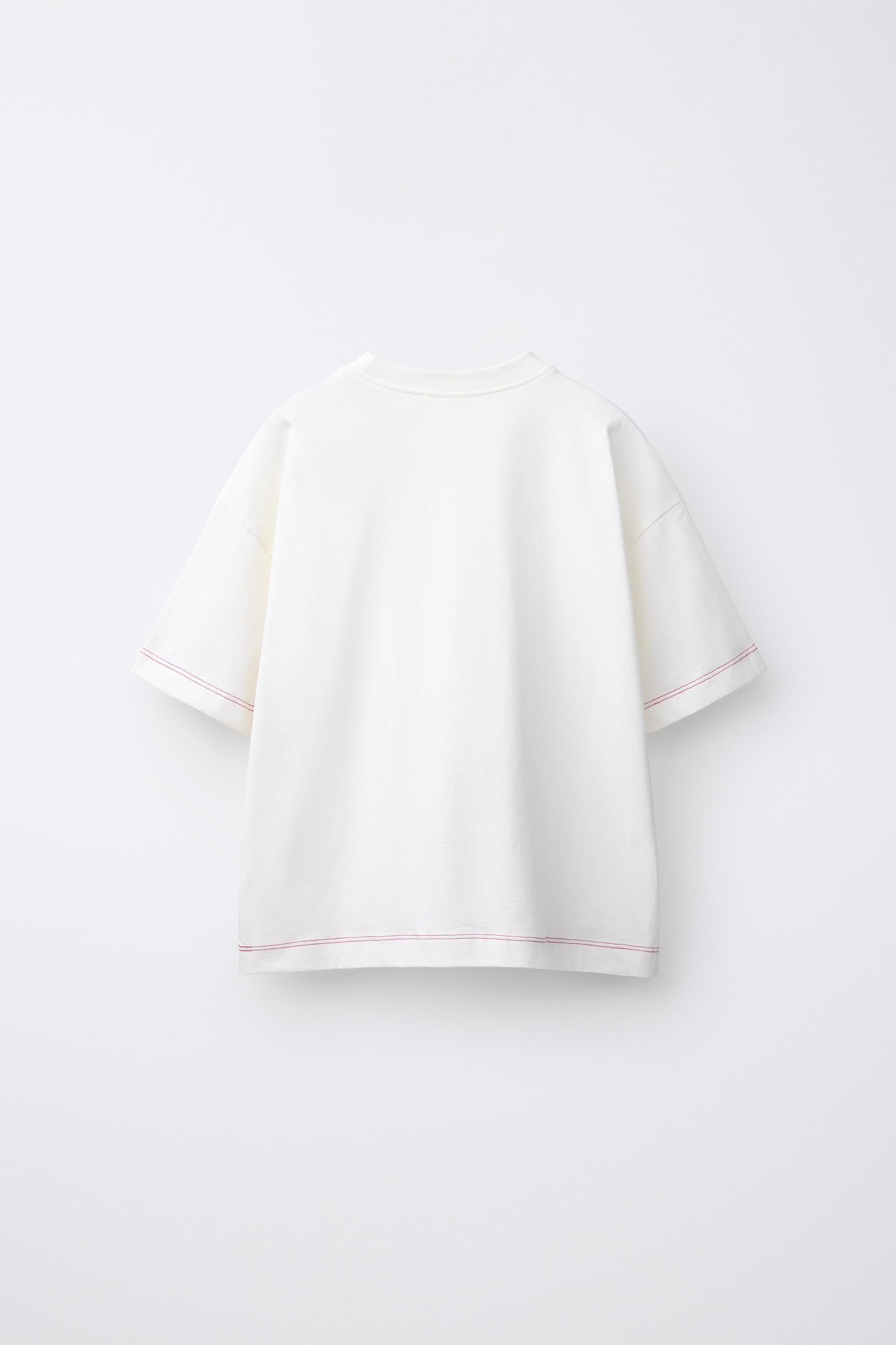 Round neck short sleeve T-shirt with contrasting stitching detail. Patch pocket with label appliq... | Zara US