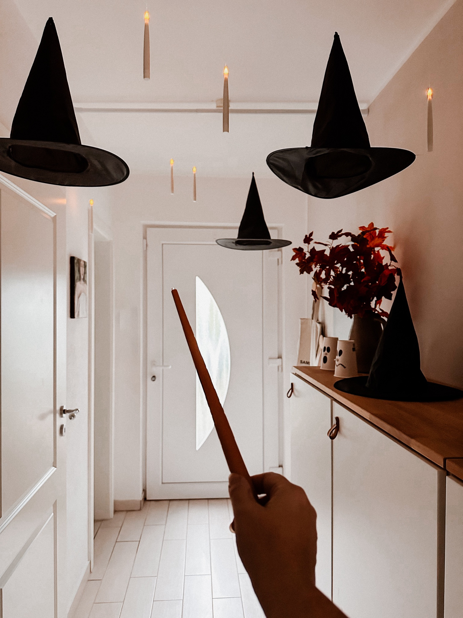 Harry Potter - schwebende Kerzen & Hexenhüte aber auch Befestigungsmöglichkeiten dafür! ☝🏻

#LTKhome #LTKdeutschland #LTKautumn