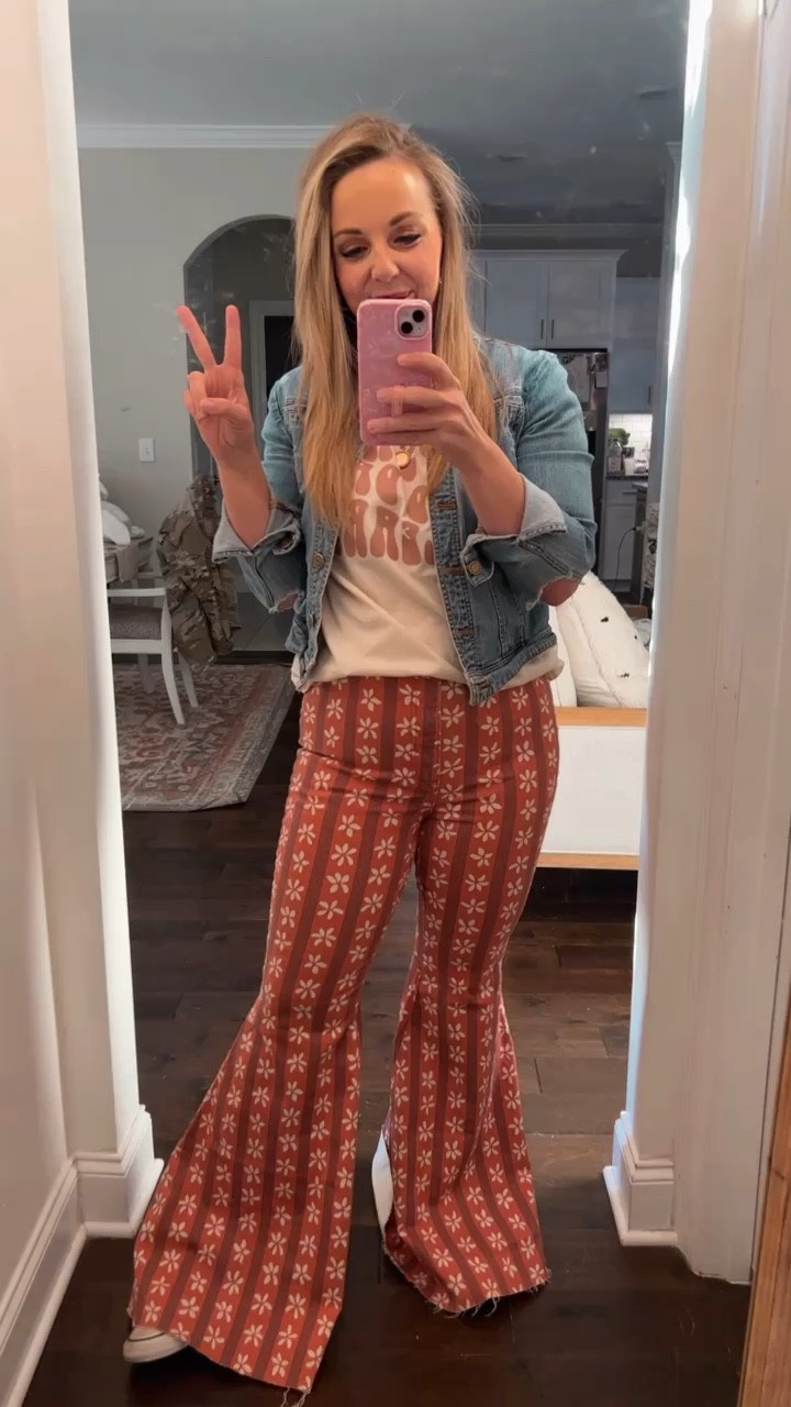 Giving retro vibes in my flowered FreePeople pants ✌🏼


#freepeople #teacher #teacherlooks #fallvibes 

#LTKSeasonal #LTKstyletip #LTKmidsize
