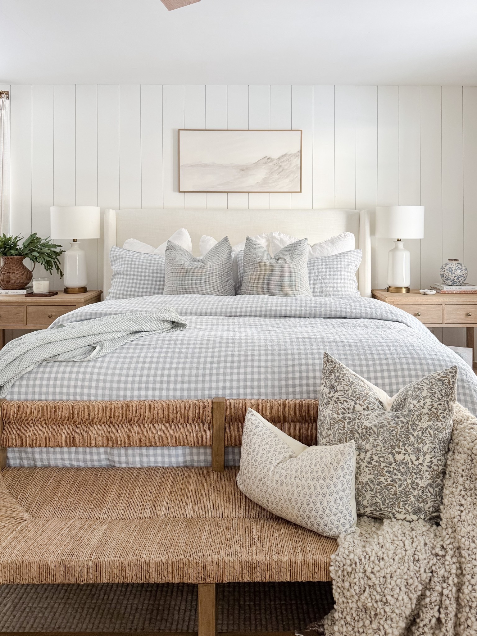 Coastal Bedroom Design

Home Home design  Modern home  Home decor  Bedroom design  Bedroom inspo  Bedroom finds  Bed Decor  

Upholstered bed, vintage bench, pottery barn bedding, wall art, nightstand 

#LTKFindsUnder50 #LTKHome