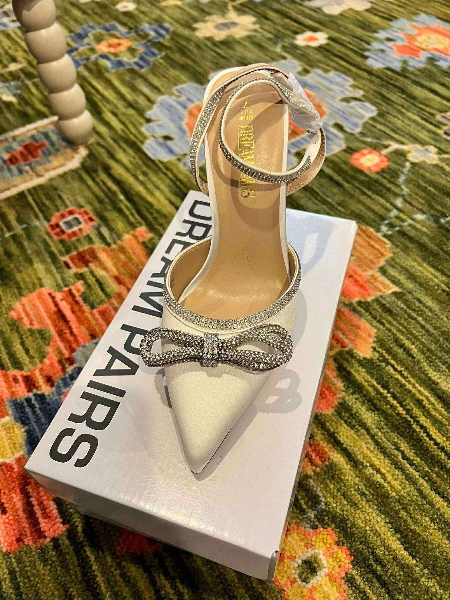 The perfect shoe for a bride. Bridal. Wedding. Engagement. 

#LTKHoliday #LTKWedding #LTKFindsUnder50