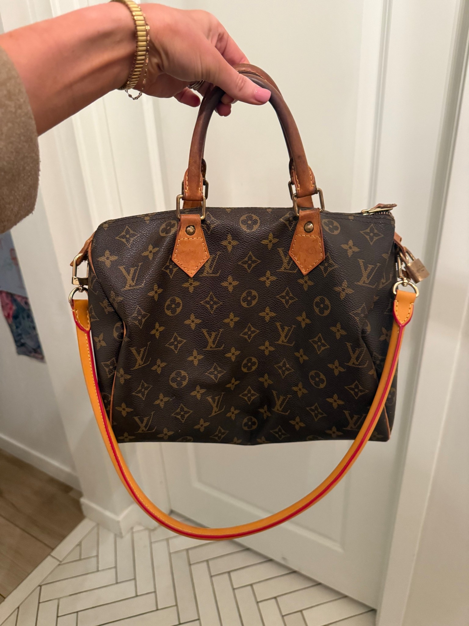 Amazing 
Accessories 
Purse 
LV 
Designer 
Deal 

#LTKmomlife #LTKSaleAlert #LTKWorkwear