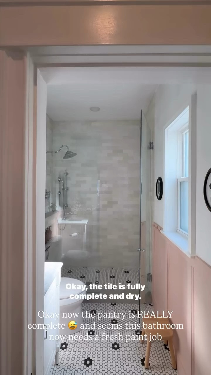 Okay now the pantry is REALLY complete 😅 and seems this bathroom now needs a fresh paint job