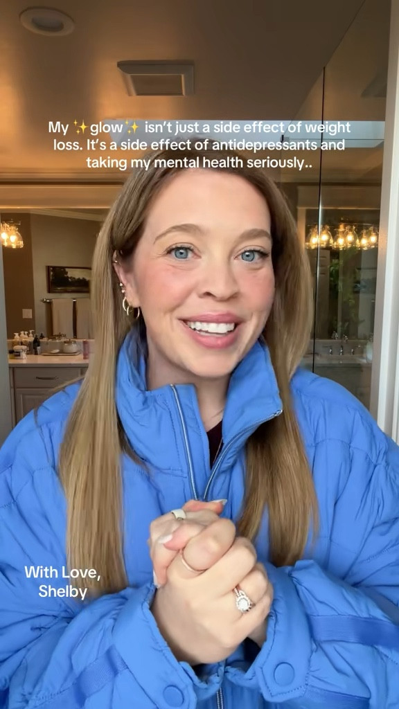 💙✨🫶🏻 Jacket is the color “pulse” 

Wearing a size large, jacket runs oversized

Size 10 | M/L | 5’3"