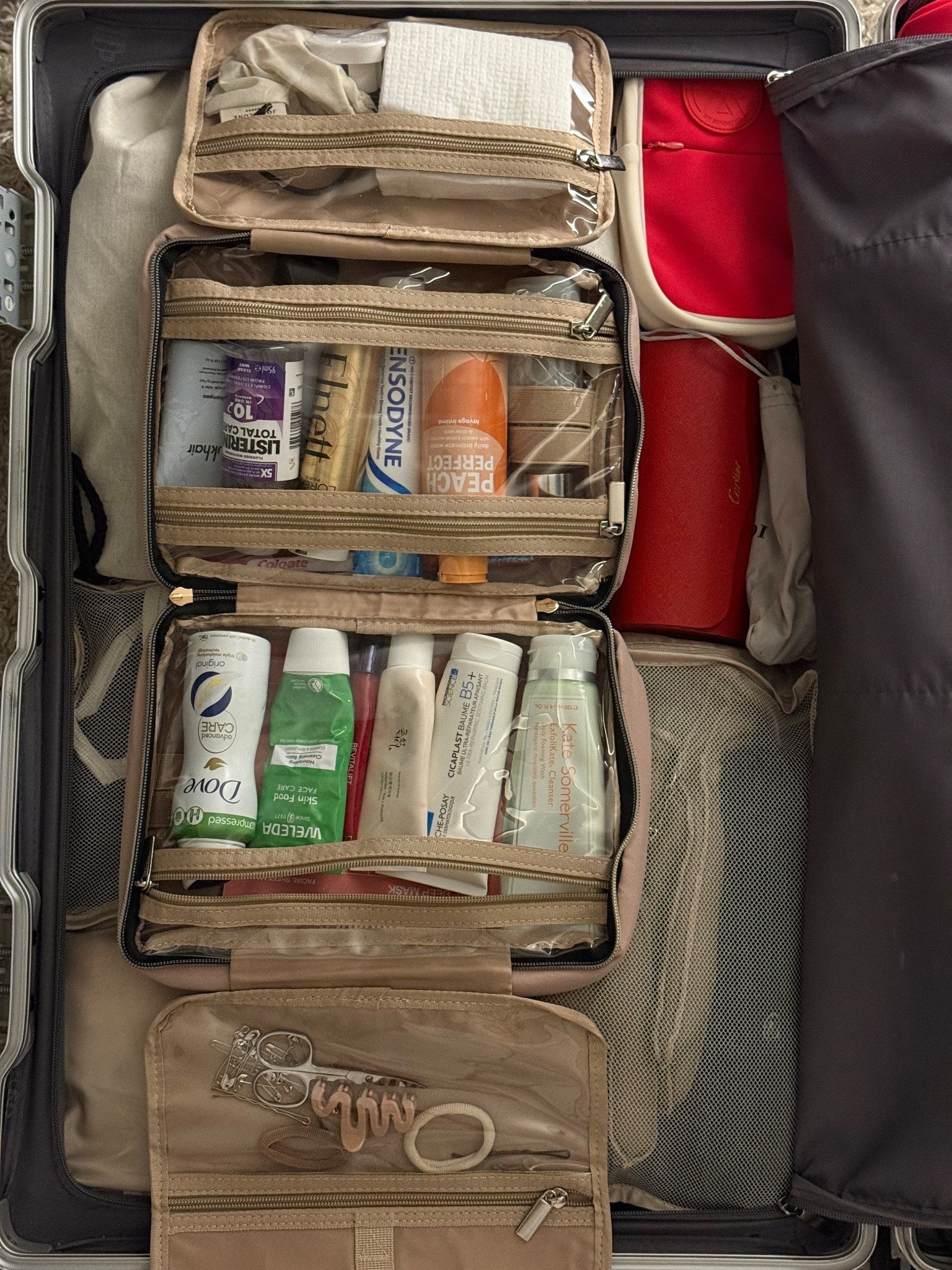 The perfect toiletry bag if you have so many toiletries and love to be an organised queen 👑